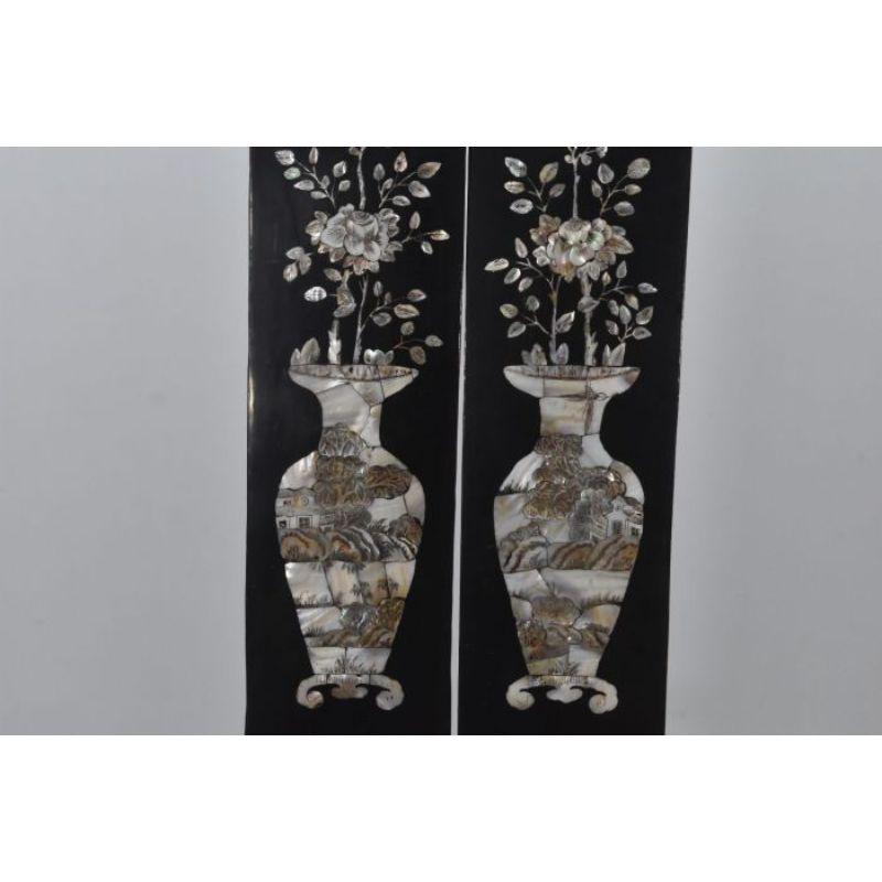 Pair of decorative panel encrusted with Asian mother-of-pearl with fish signed. many gaps on one of the two panels. Dimension height 106 cm for a width of 54 cm.

Additional information:
Material: Exotic wood
Style: Asian.
 