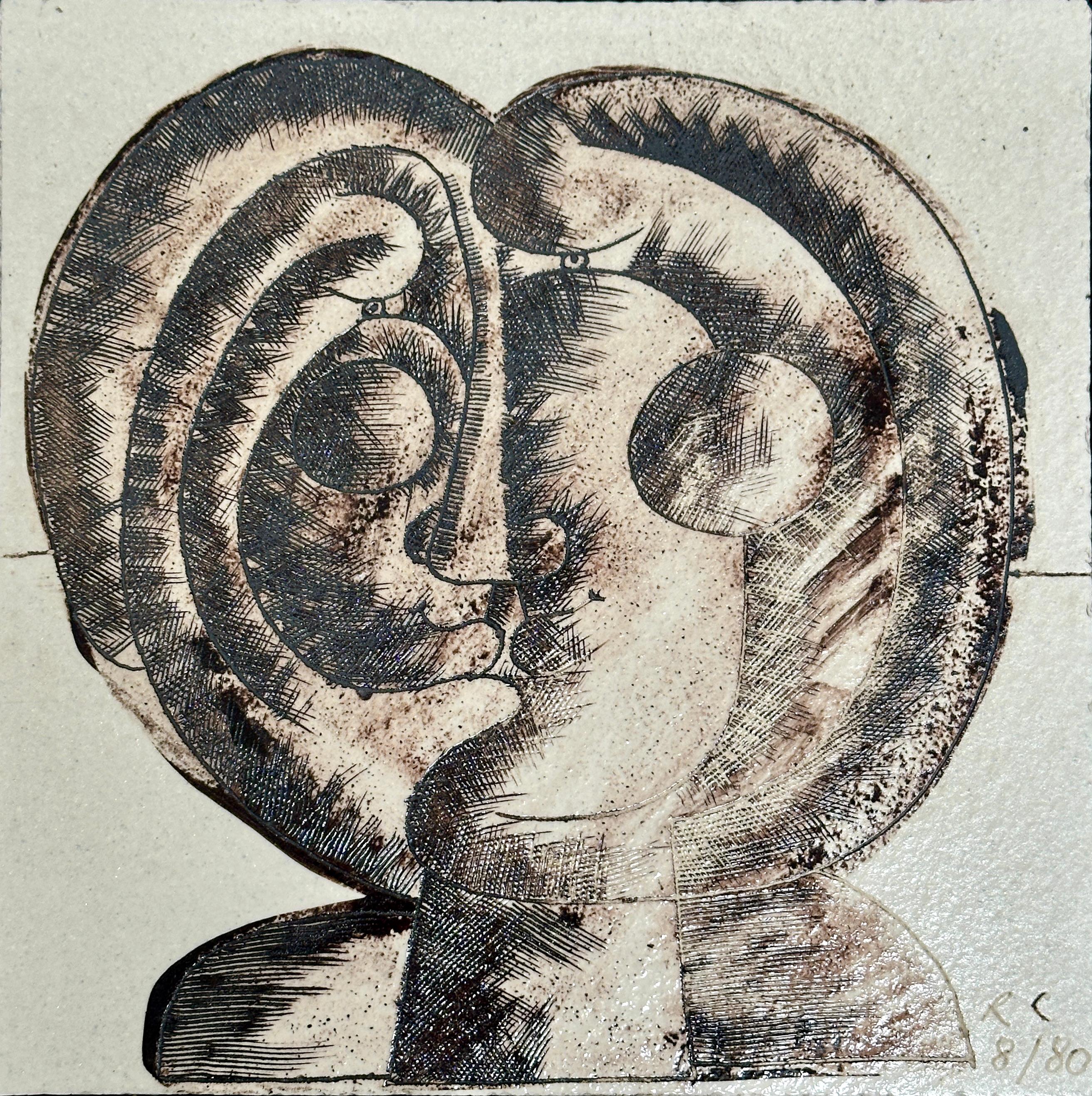 Pièce unique en grès à décor d'oxydes figurant une créature chimérique composée de 2 profils adjacents.
Cadre en bois laqué.
Porte les initiales de l'artiste et sa date de création

Parfait état d'origine.

À propos de l'artiste 

Roger Capron