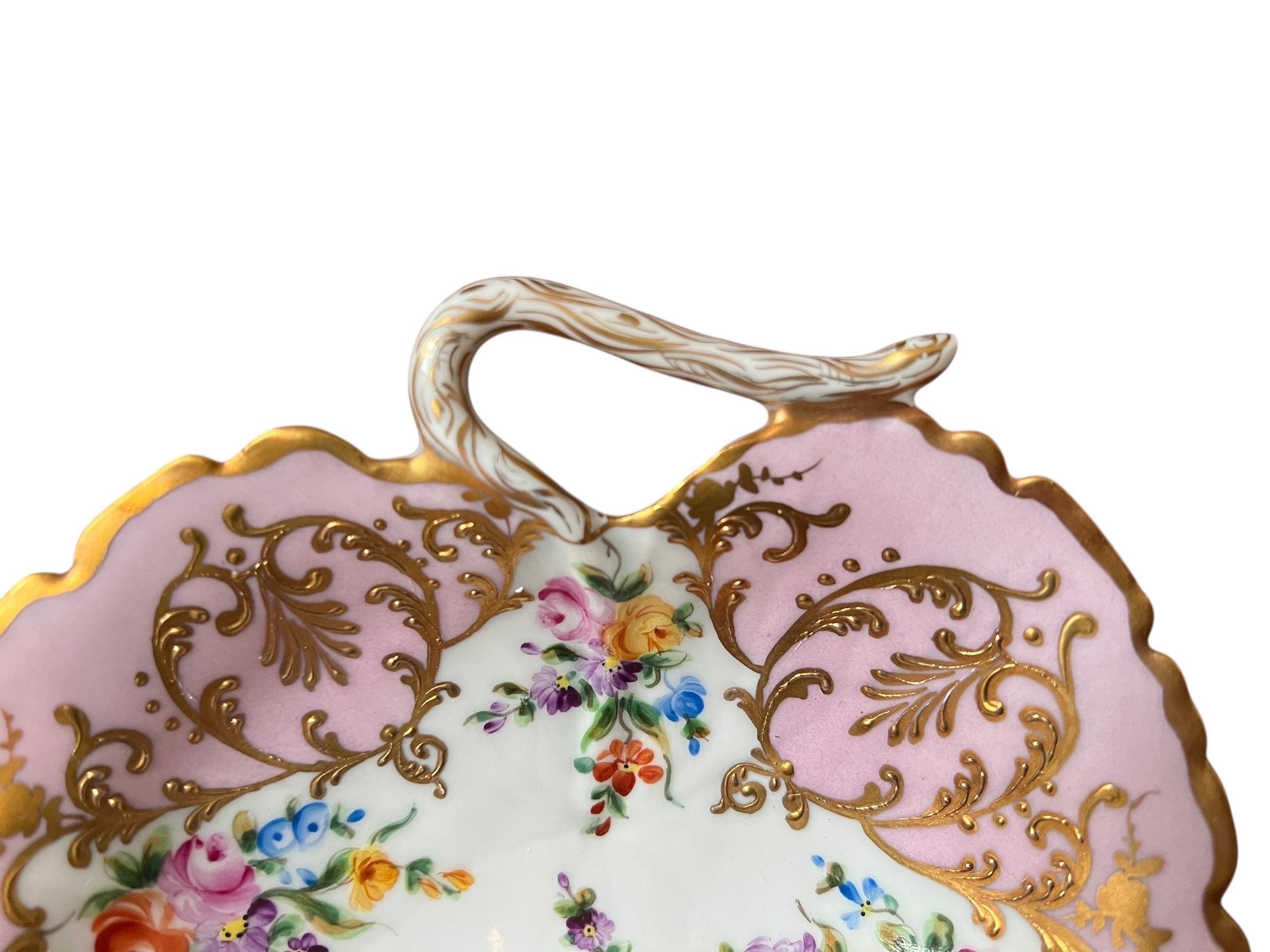 Français Plat décoratif en porcelaine de Paris - Style Rococo - Début du 20ème siècle en vente