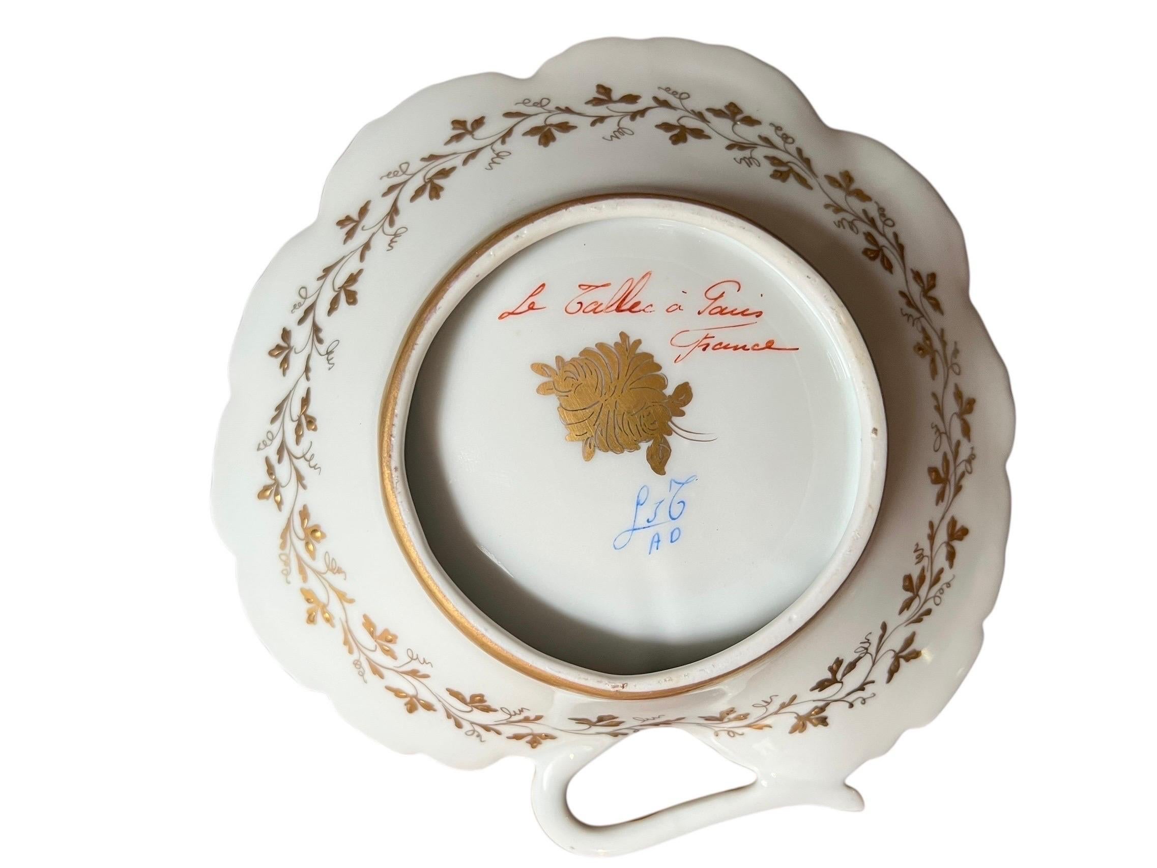 Plat décoratif en porcelaine de Paris - Style Rococo - Début du 20ème siècle Excellent état - En vente à Beuzevillette, FR