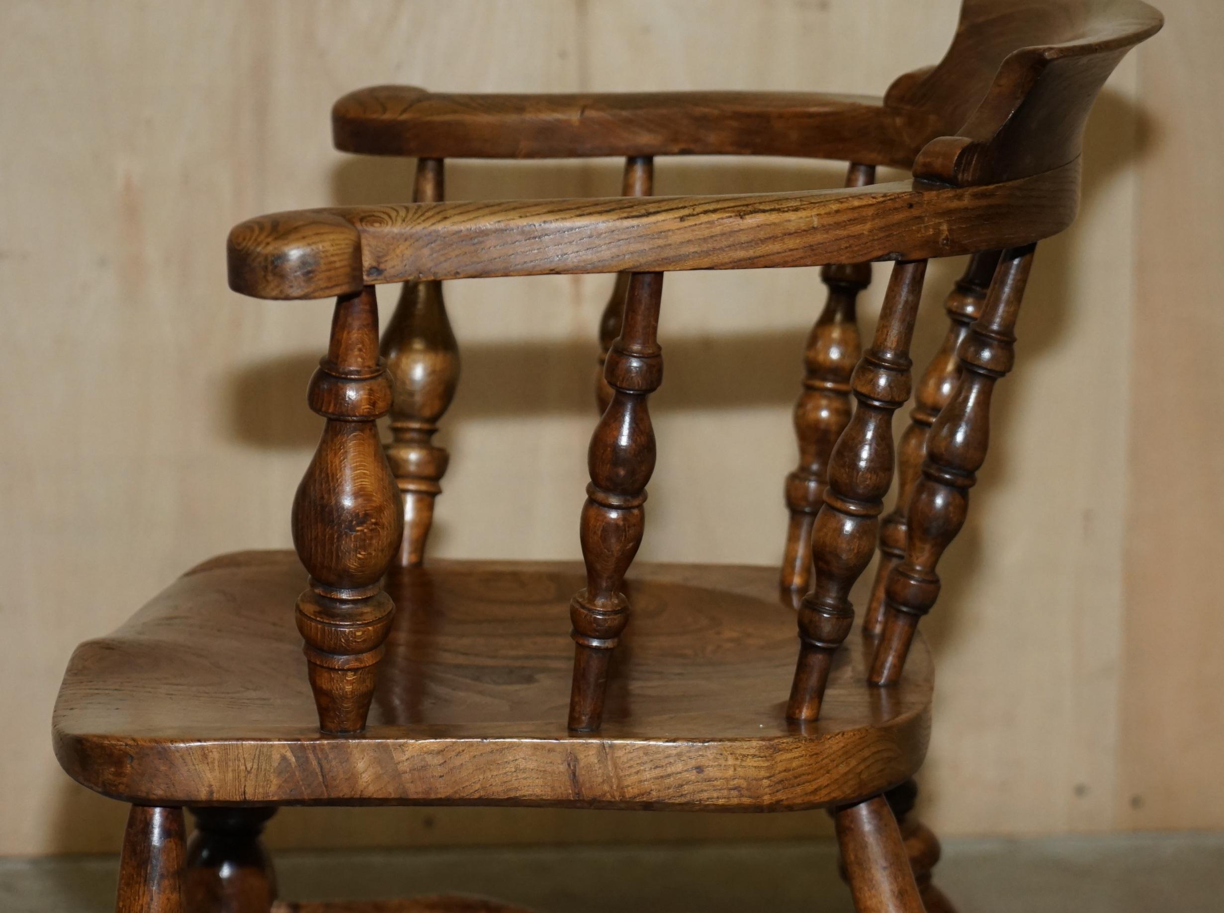 Dekorative Patina Antiker edwardianischer Kapitäns-Sessel aus Ulmenholz mit Bogenrückenlehne im Angebot 9