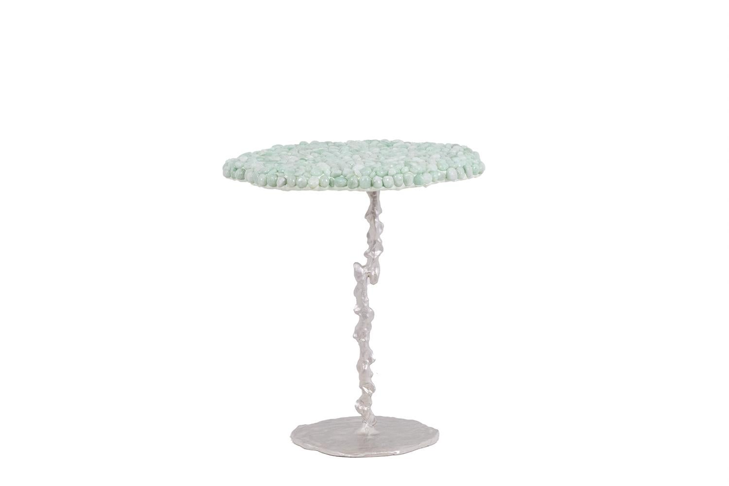 Decorative pedestal table. Top in amazonite and semi-precious stone resting on a silver metal base.

Dimensions: H x D cm

Contemporary French artisanal work, small series.

Reference: LS60012167U