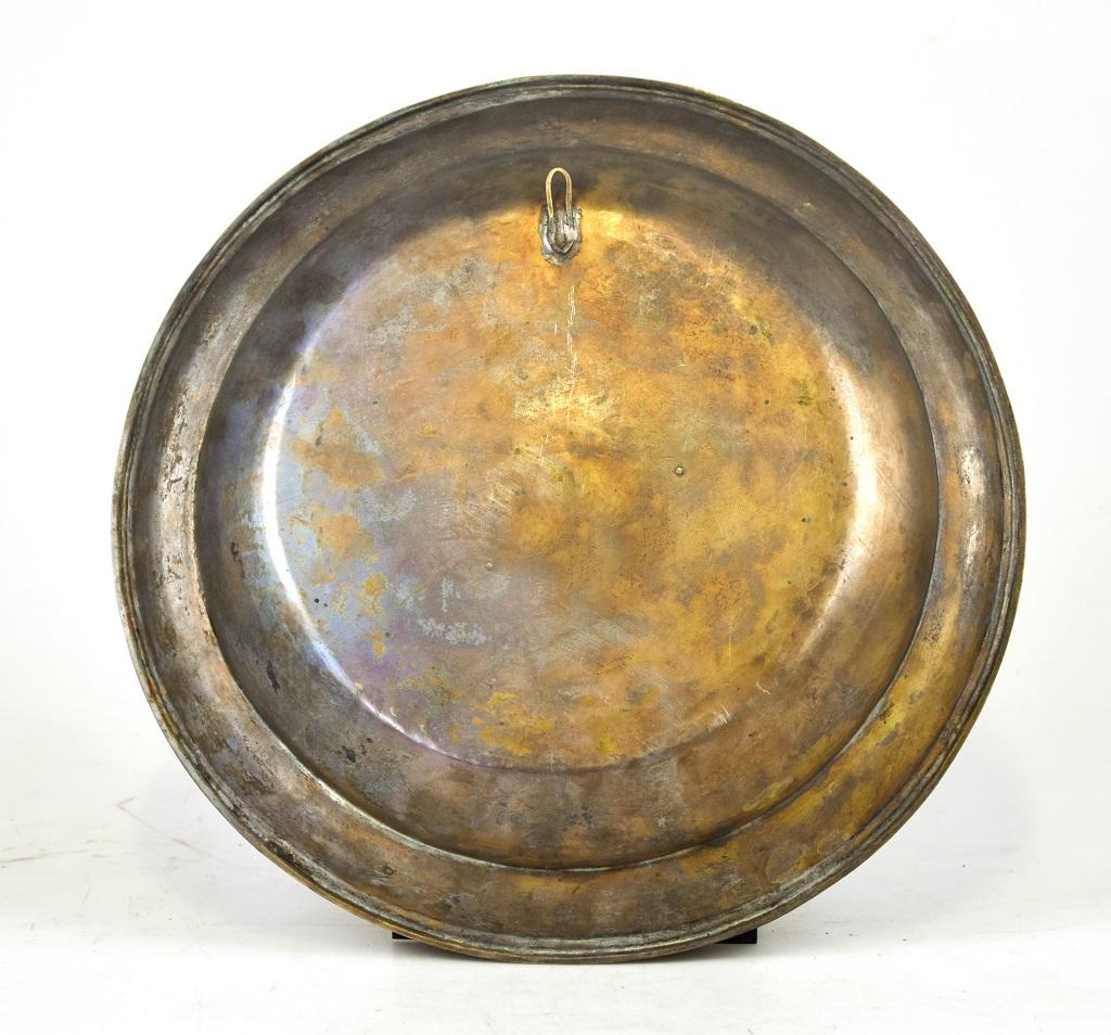 Italiano Piatto decorativo in peltro, Almoner Plate, Made in Italy, fine del XVIII secolo in vendita