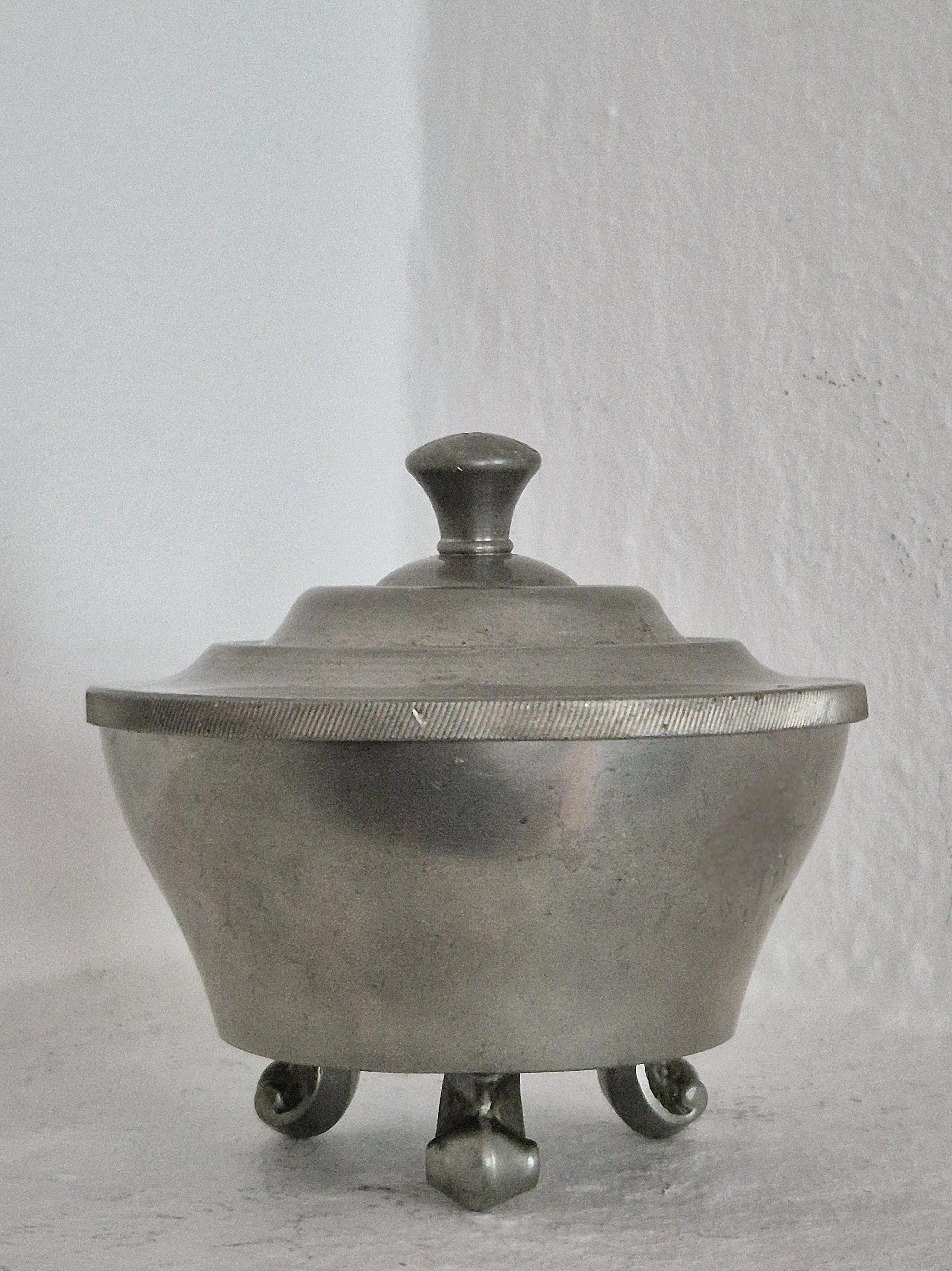 Caja decorativa con tapa de estaño, Gracia sueca / Art Decó por encargo real CG Hallberg Sueco