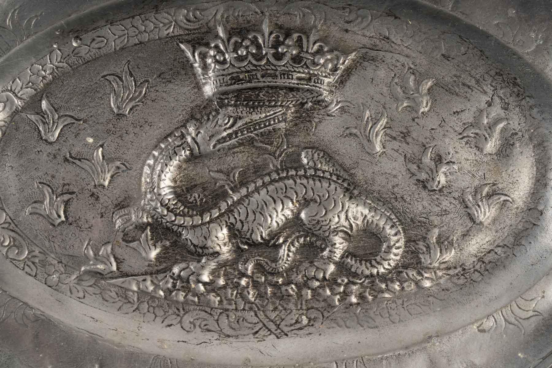 Bandeja decorativa de estaño en Bueno estado para la venta en Saint-Ouen, FR