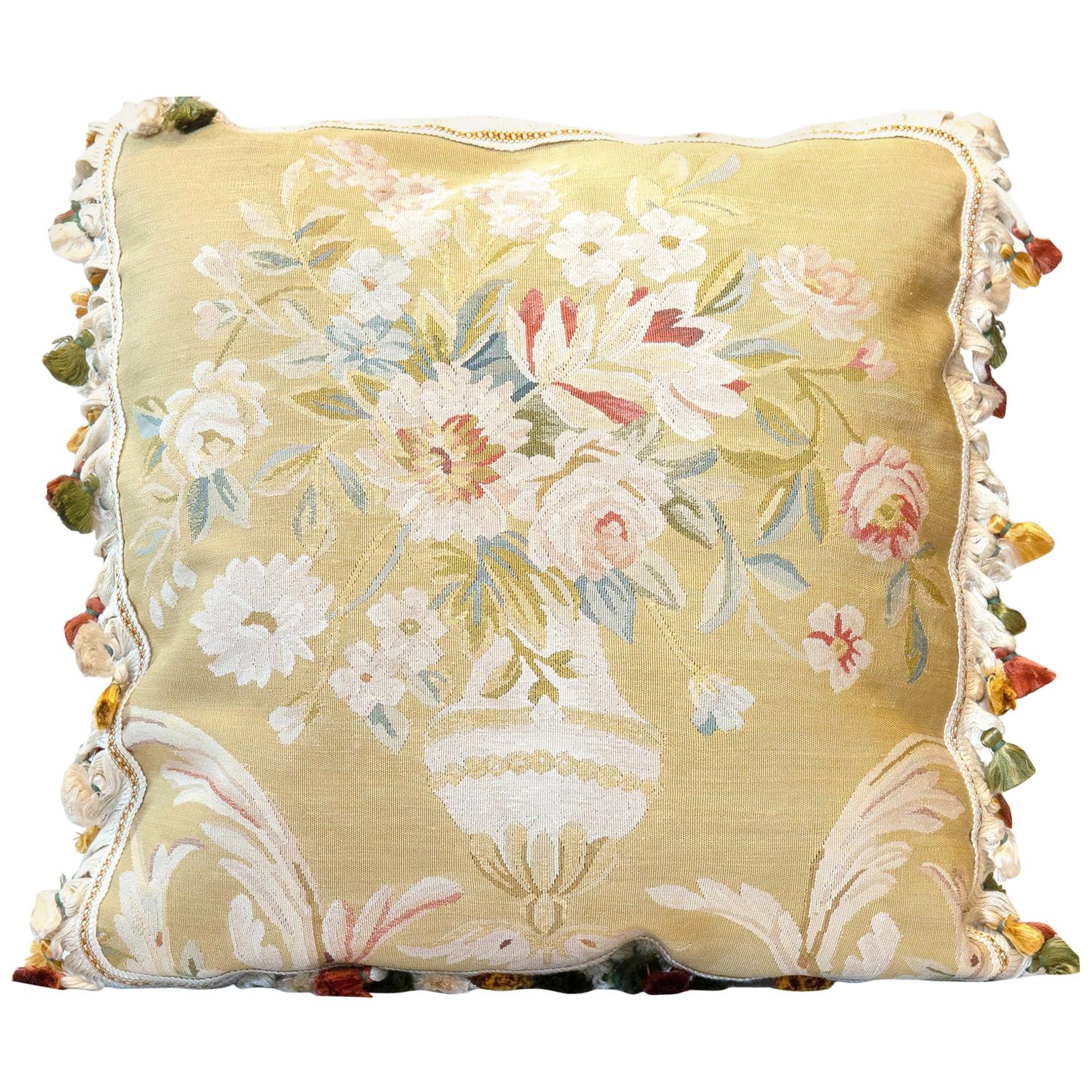 Dekorative Kissen, Vintage-Kissen aus reiner Seide im Aubusson-Stil mit Blumenmuster im Angebot