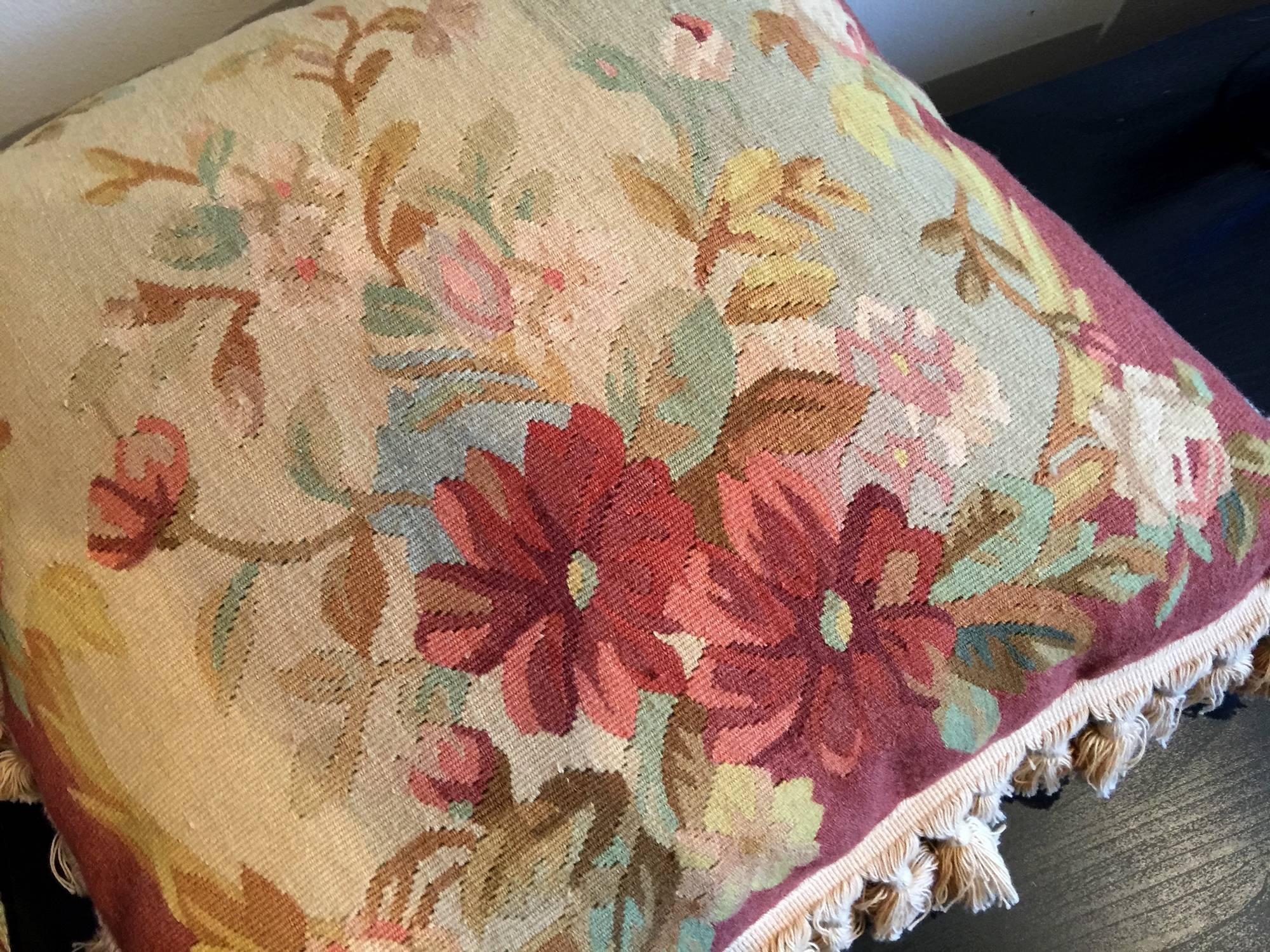 An elegant vintage French silk and wool cushion with antique style floral design.
The cushion colors are consisting of ivory, gold, and pink.