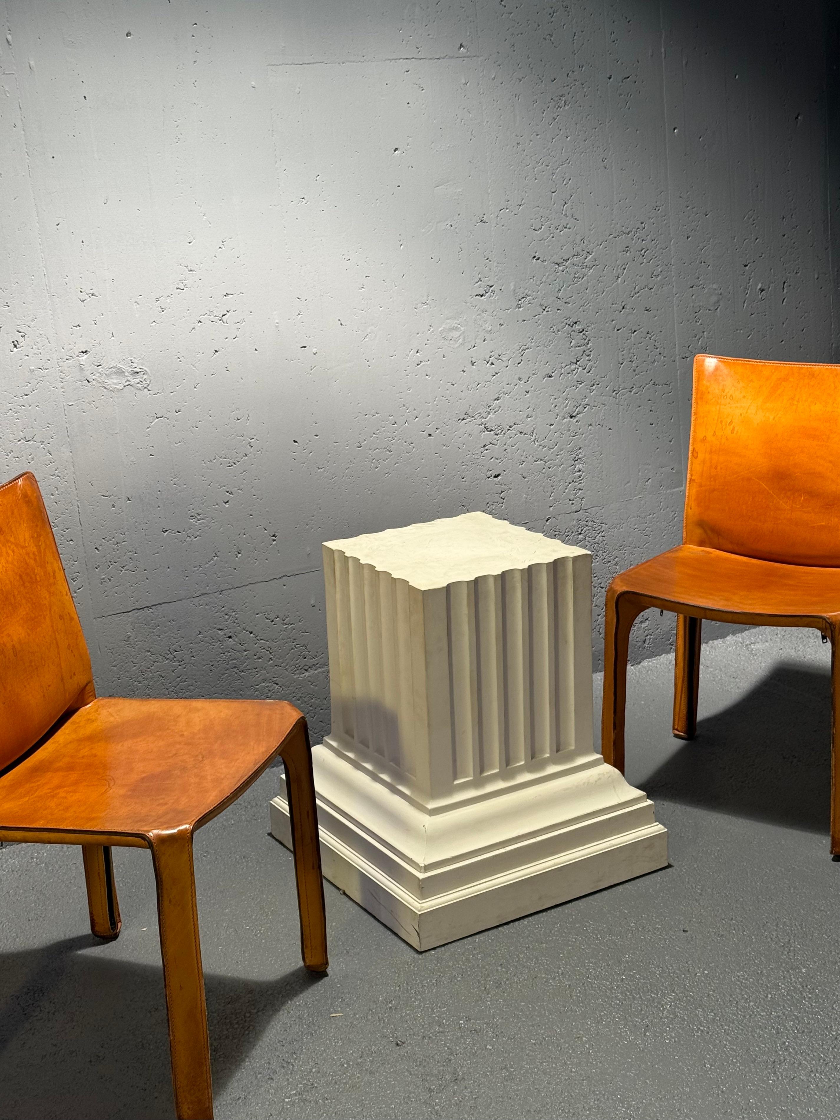 Decorative plaster side table For Sale 5