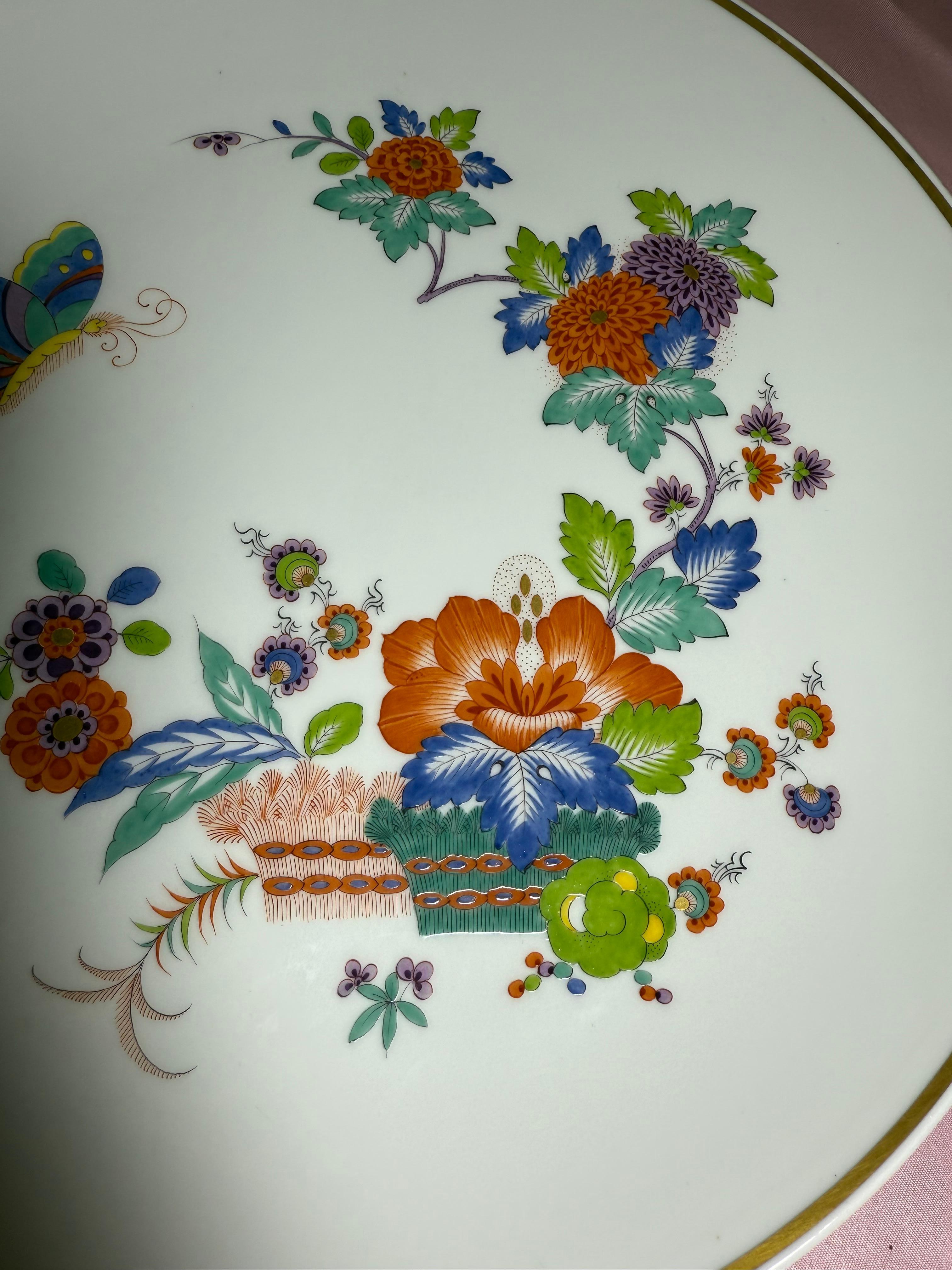 Assiette décorative Meissen Fleurs Papillon Peint à la main 1961 Bon état - En vente à Uppsala , SE
