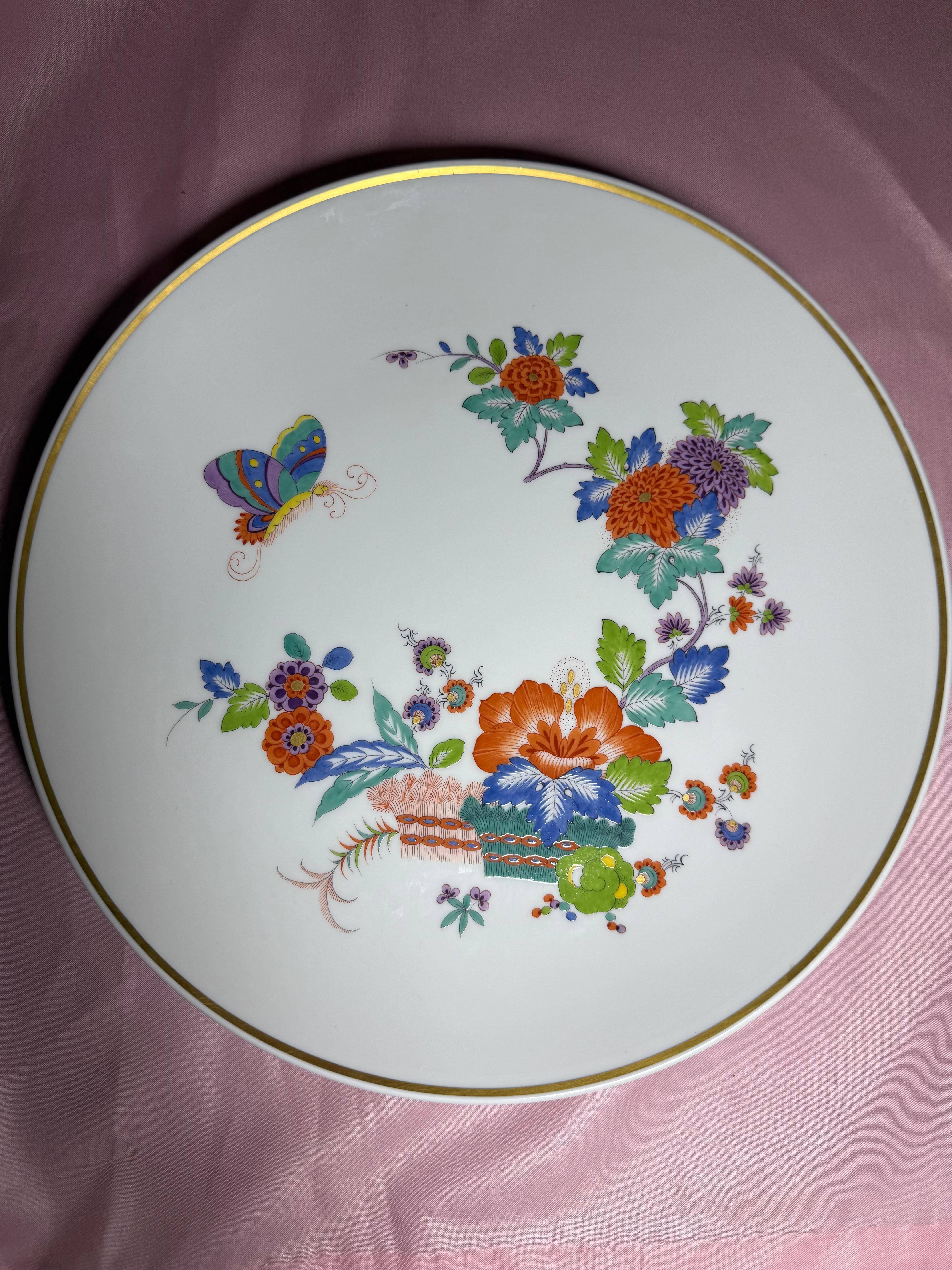 Assiette décorative Meissen Fleurs Papillon Peint à la main 1961 en vente 2