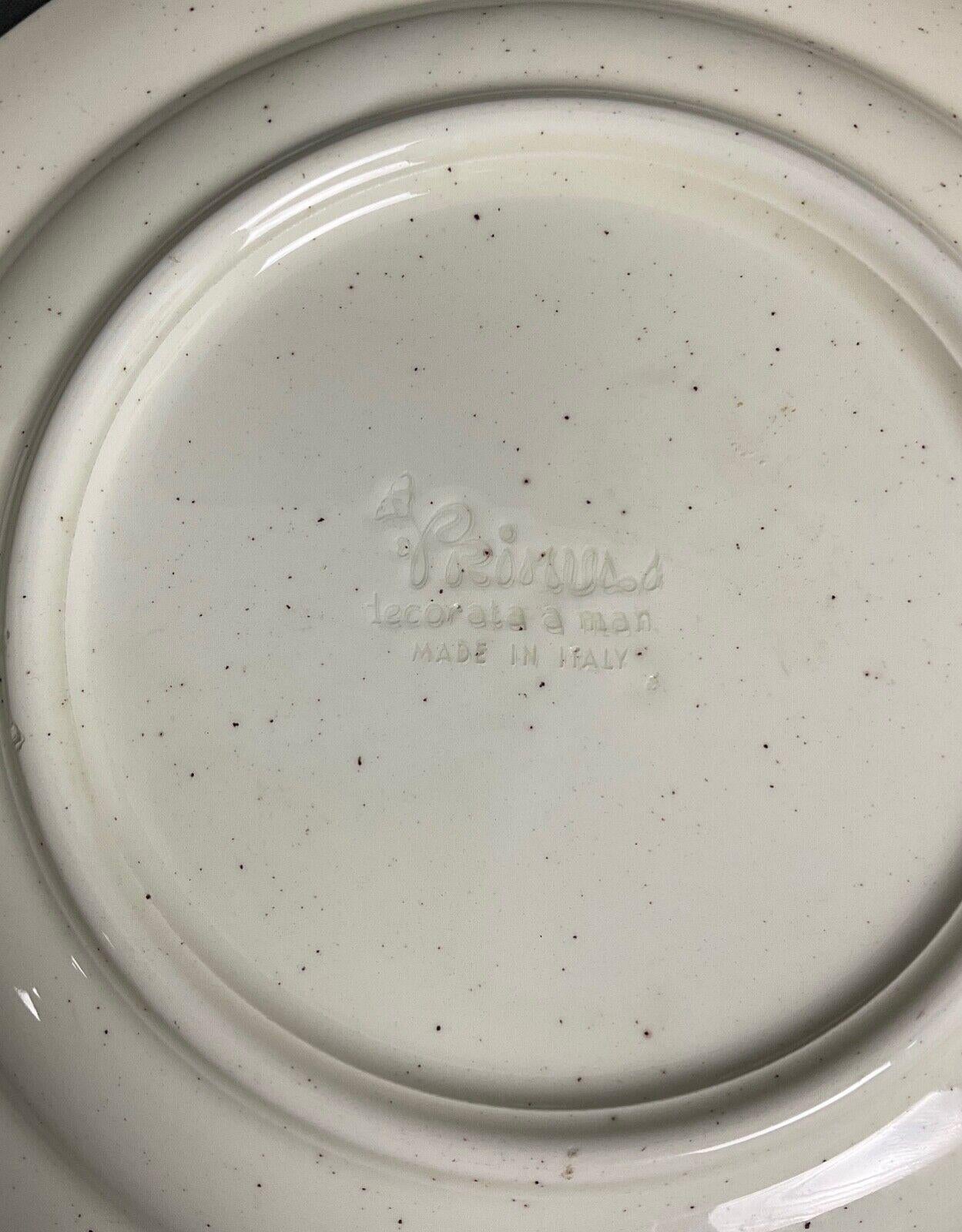 Dieser elegante Zierteller mit dem Titel 