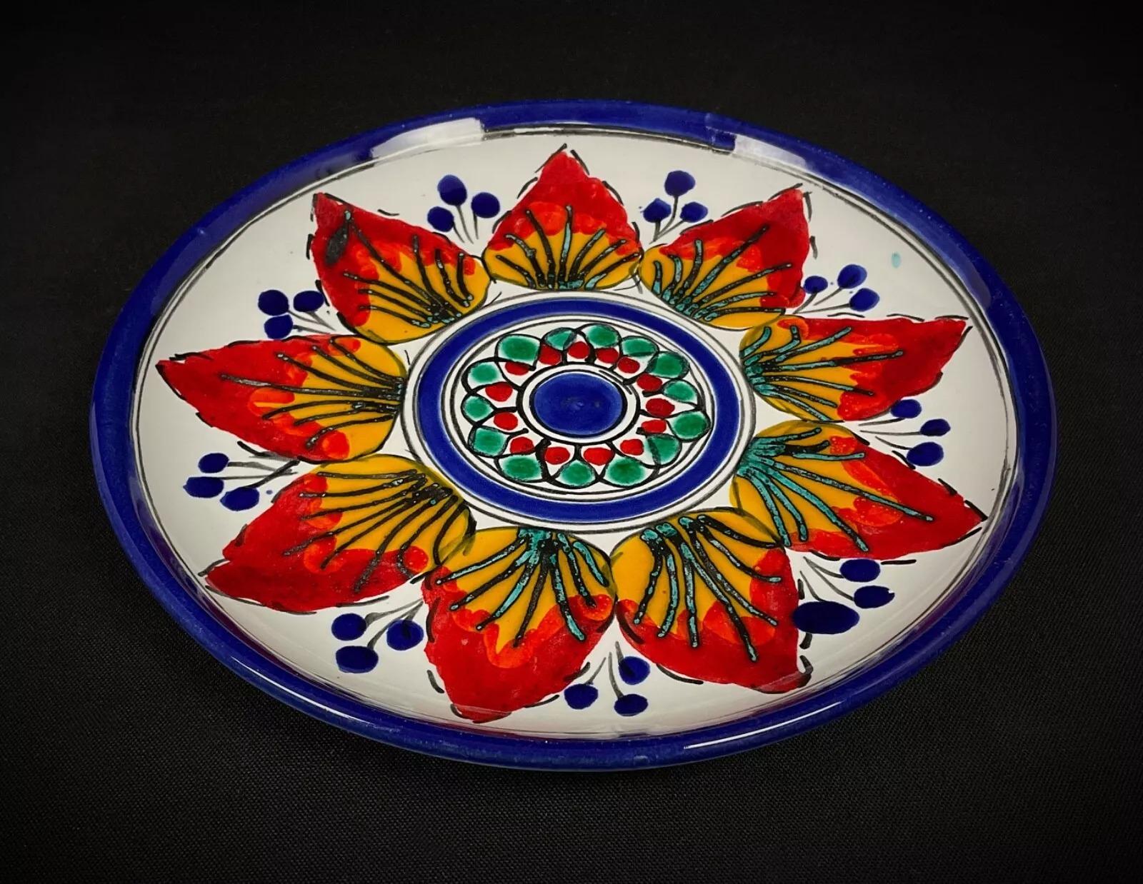 20ième siècle Assiette décorative signée S. Stephano - Décor floral émaillé et craquelé - 2Y484 en vente