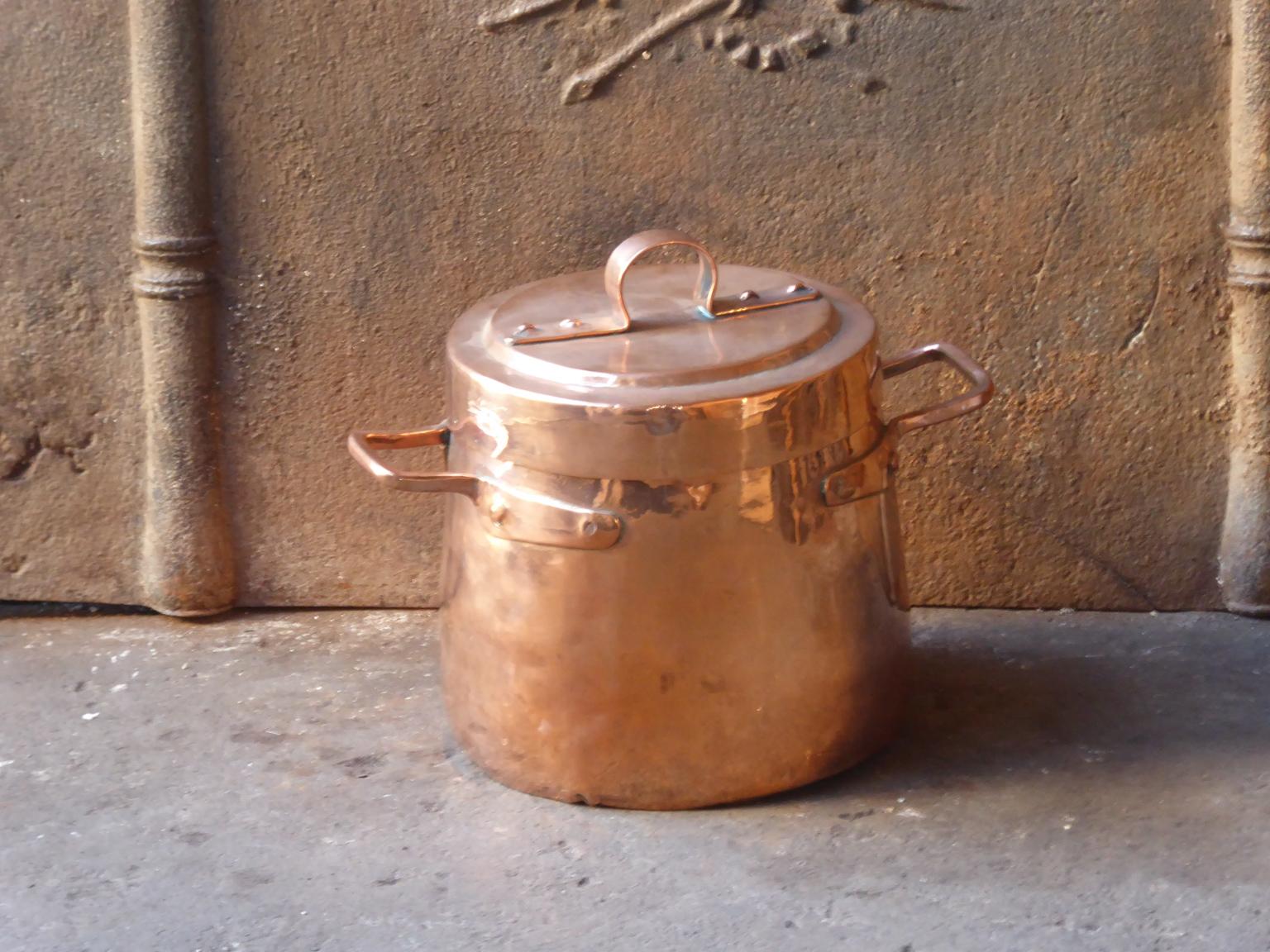 Nothing is as good for your mood as the glitter of copper in your kitchen, even when the sun is not shining. Copper is timeless and it fits into every kitchen interior: Classic, rustic or modern. 

French stock pot. Although the pot has been