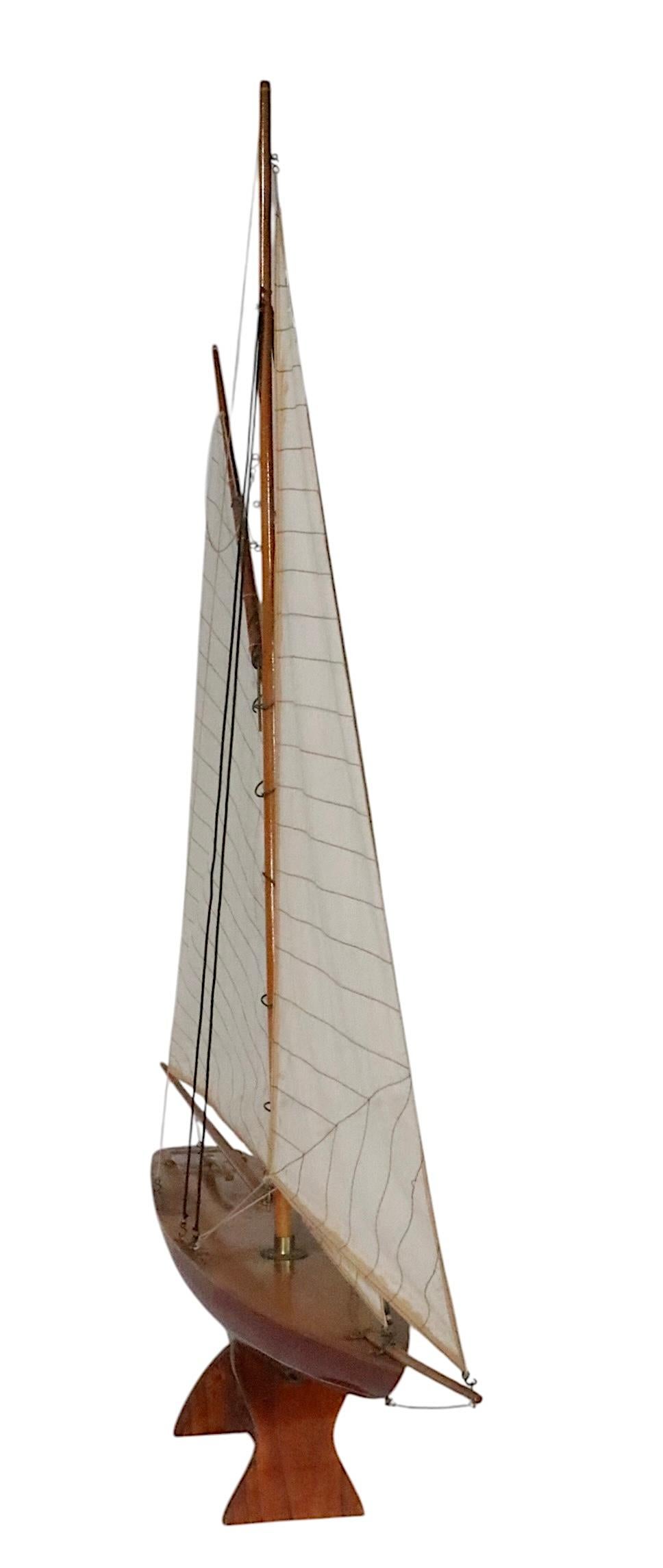 Bateau d'étang décoratif Modèle de bateau à voile Sloop en vente 3