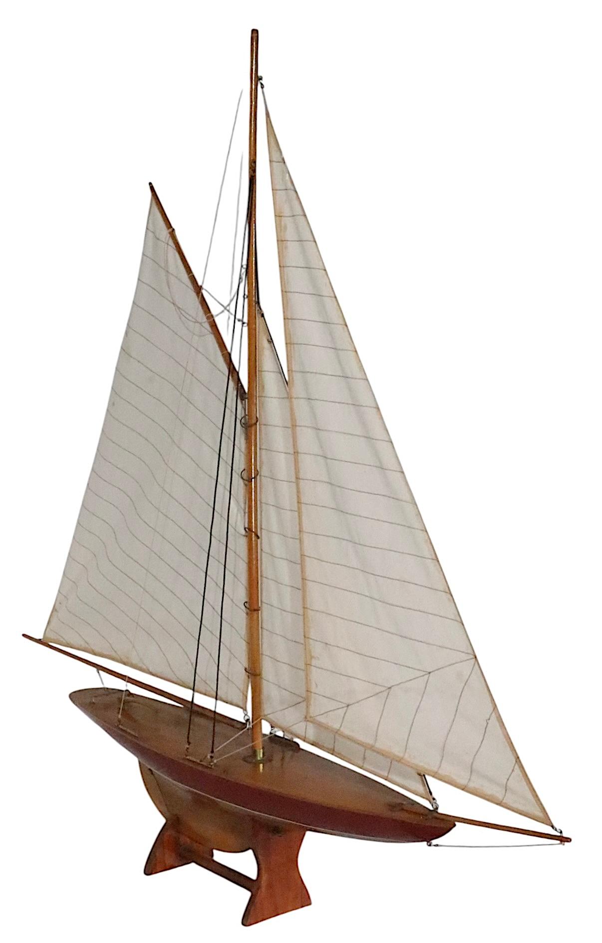 Bateau d'étang décoratif Modèle de bateau à voile Sloop en vente 5