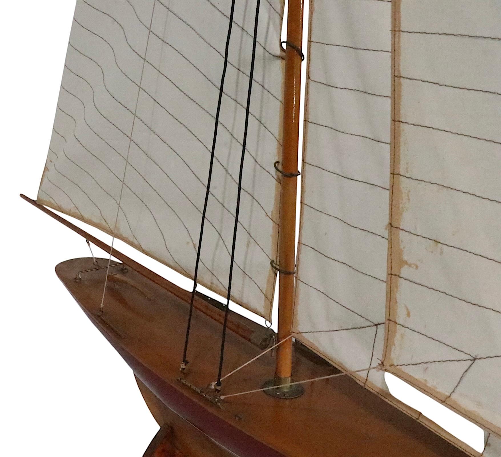 Bateau d'étang décoratif Modèle de bateau à voile Sloop en vente 6