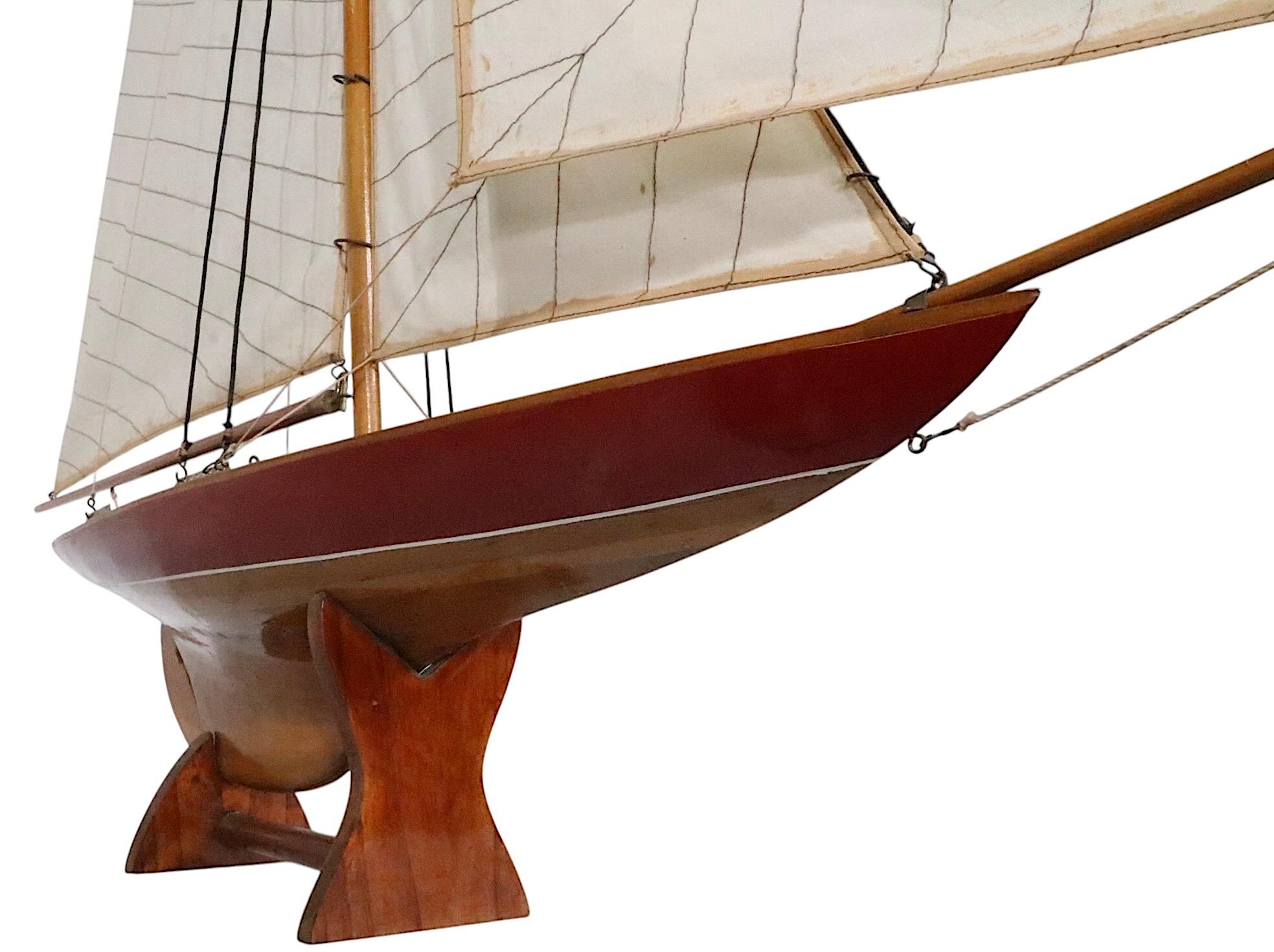Bateau d'étang décoratif Modèle de bateau à voile Sloop en vente 8