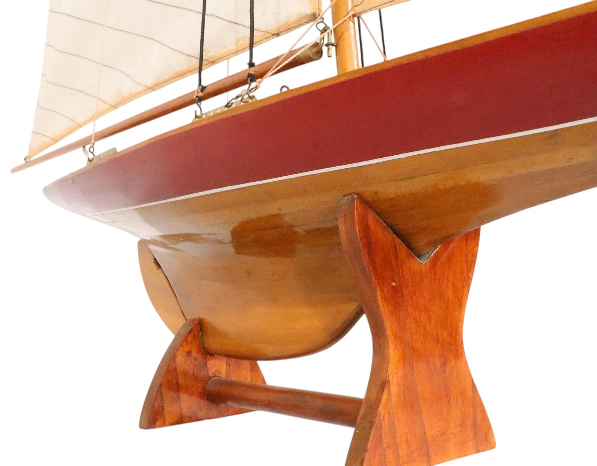 Bateau d'étang décoratif Modèle de bateau à voile Sloop en vente 10