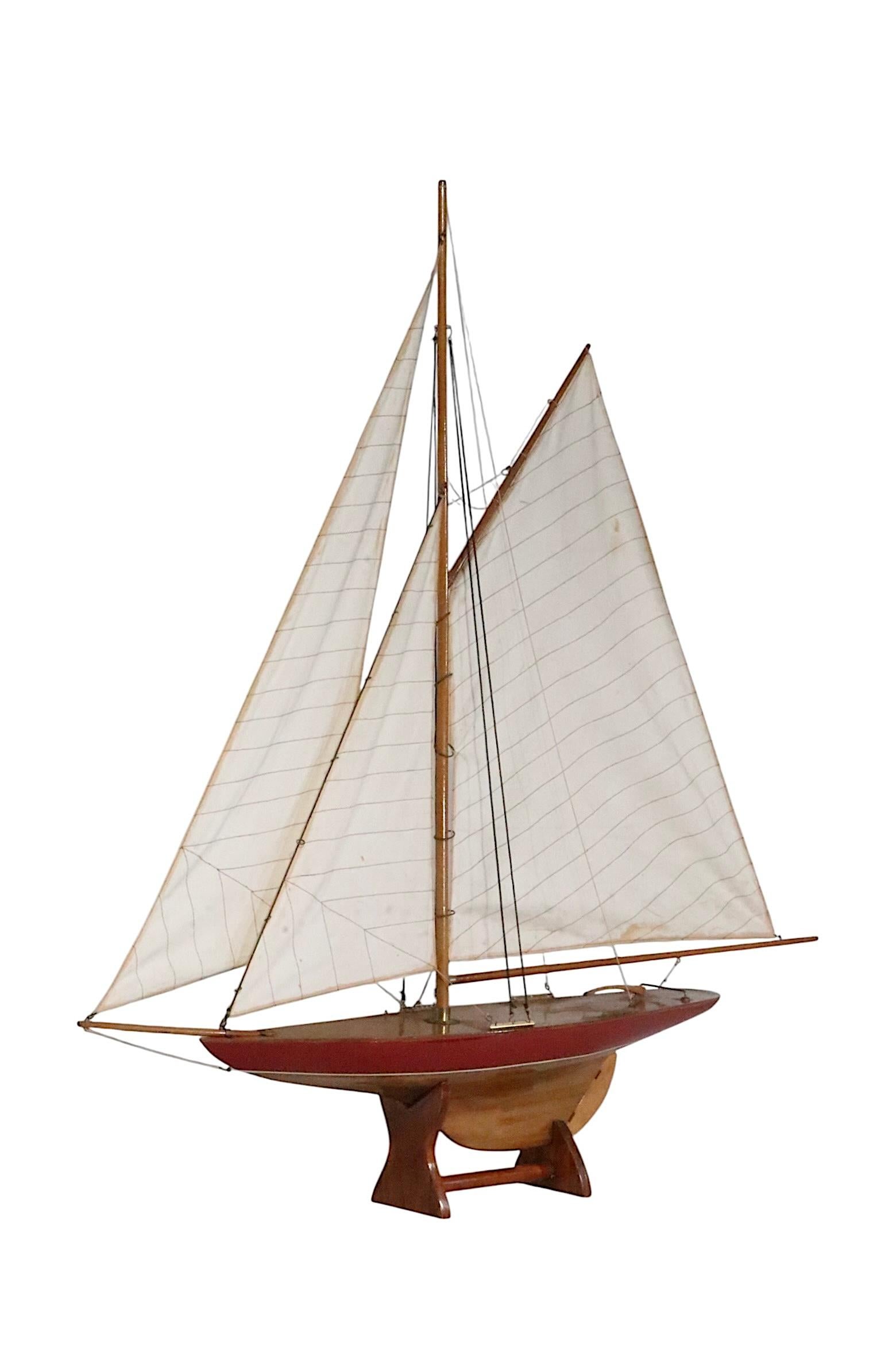 Bateau d'étang décoratif Modèle de bateau à voile Sloop en vente 11