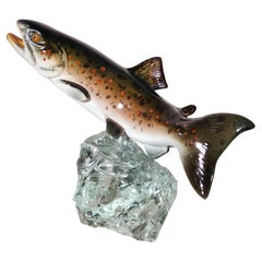 Poisson décoratif en porcelaine sur verre 1950s