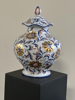 Decorative porcelain vase, by the Manifattura Artistica le Porcellane in Firenze
