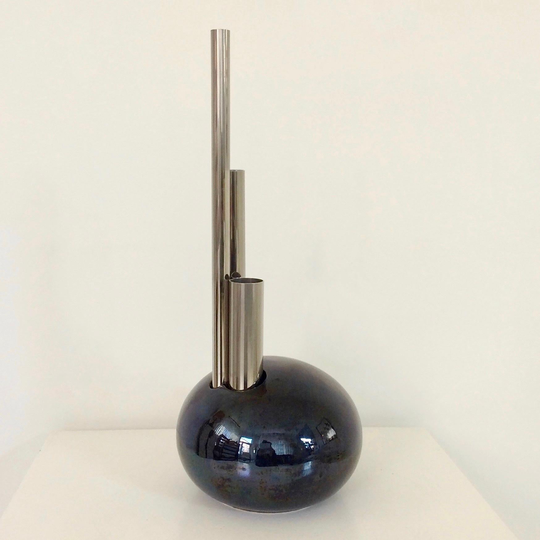Nice decorative post-modern vase, circa 1980, Italy.
Round black glazed ceramic, three nickeled metal tubes.
Dimensions: 43 cm H, 18 cm diameter.
Good original condition.
All purchases are covered by our Buyer Protection Guarantee.
This item can be