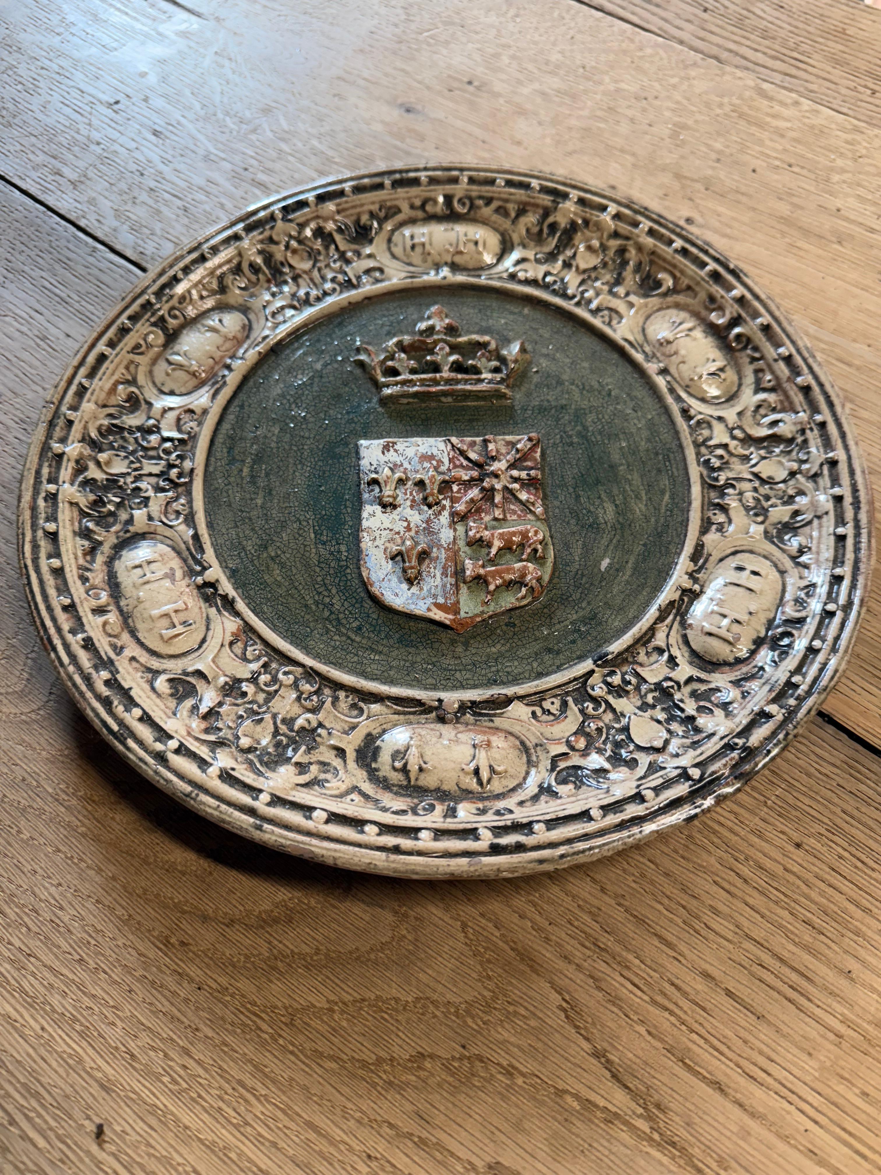 Decorative Pottery Plate In Good Condition For Sale In Ongar, GB