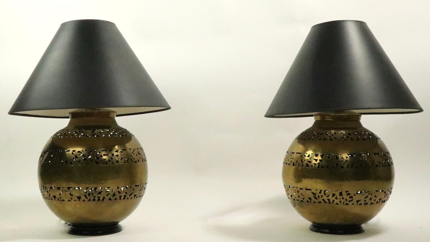 Decorative Pair of Pierced Brass Ball Form Table Lamps 4