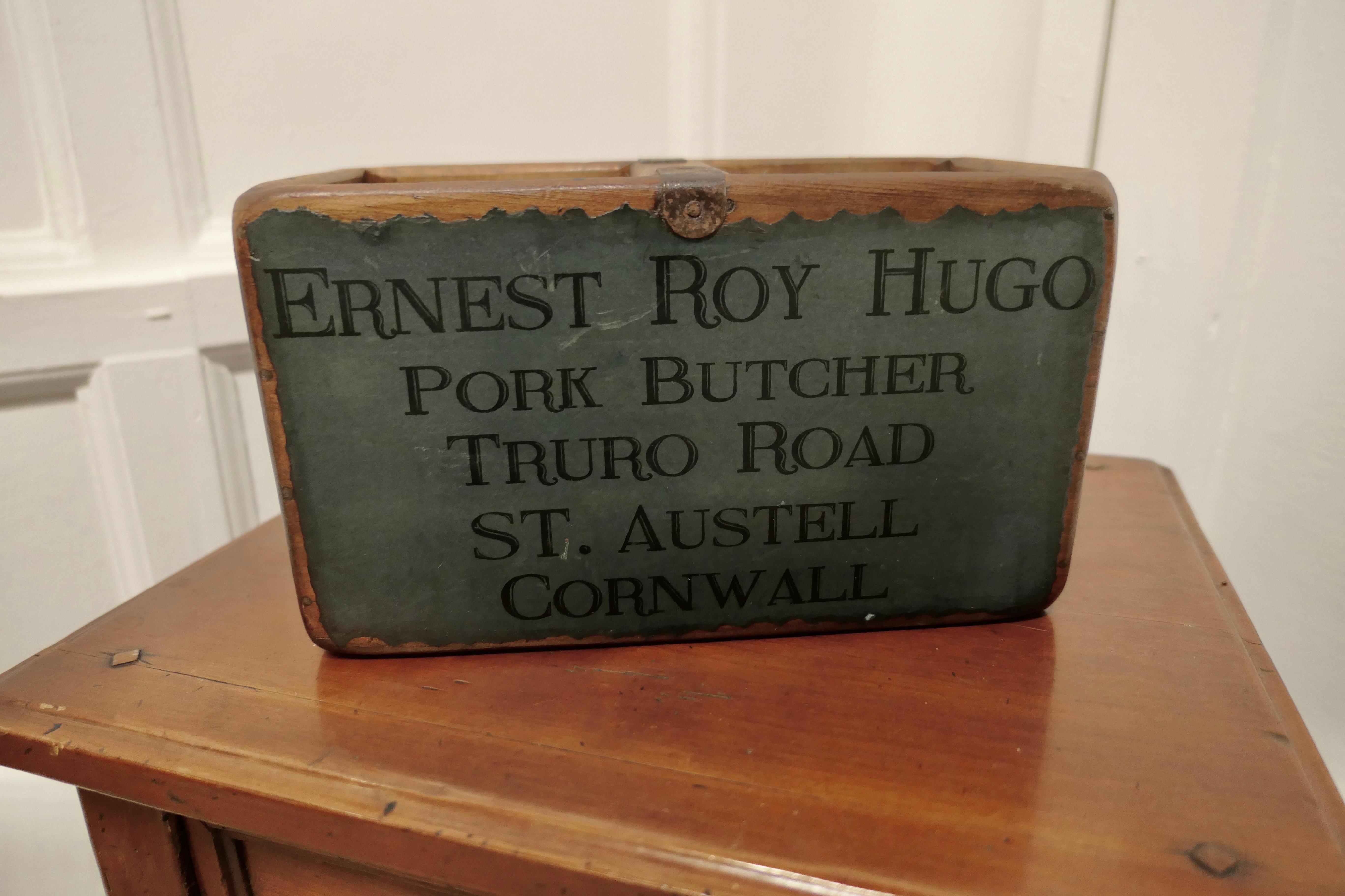 Decorative Re Painted 19th Century Wine Box, Trug In Good Condition For Sale In Chillerton, Isle of Wight