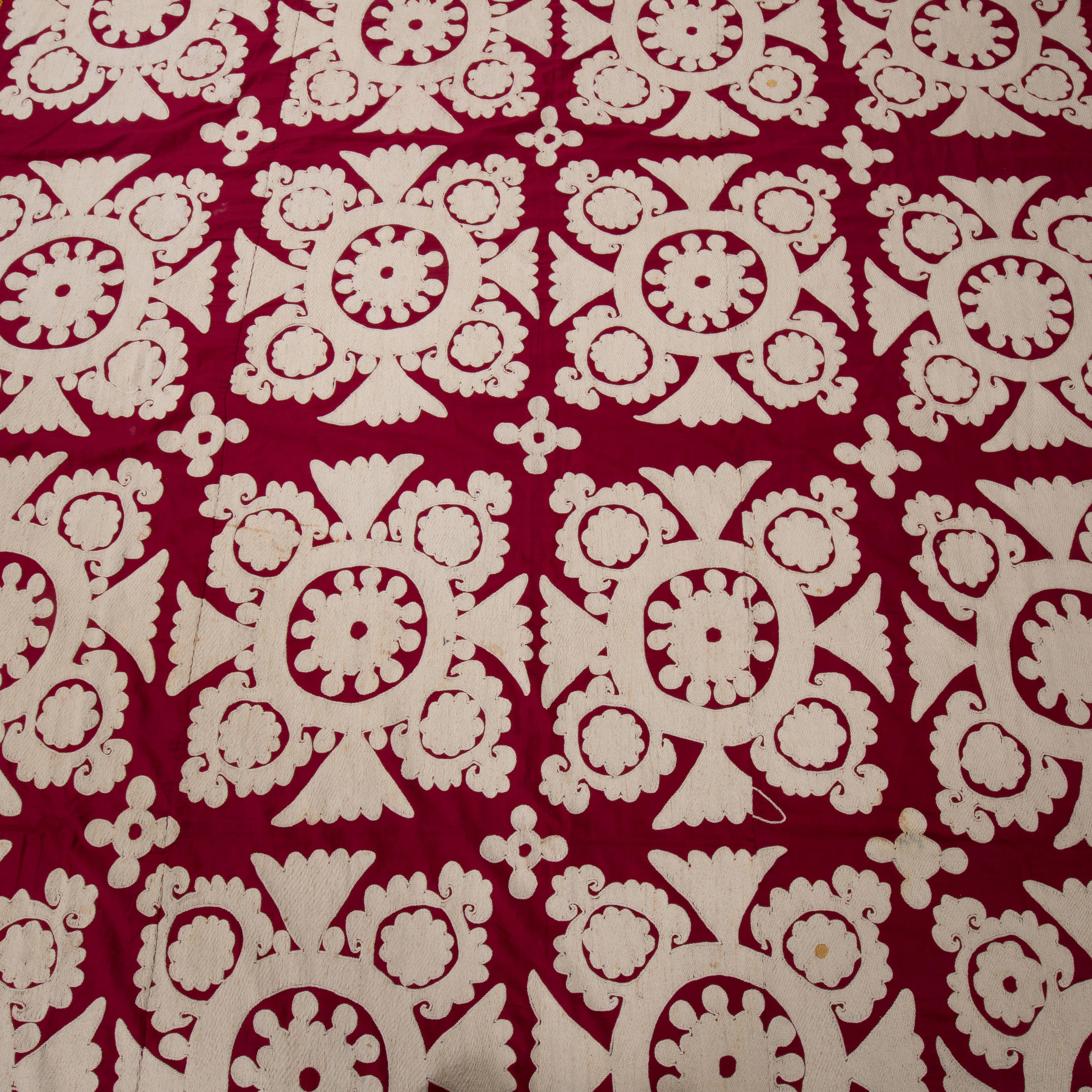 Decorative Red and White Cotton Suzani, Uzbekistan, 1960s For Sale 3