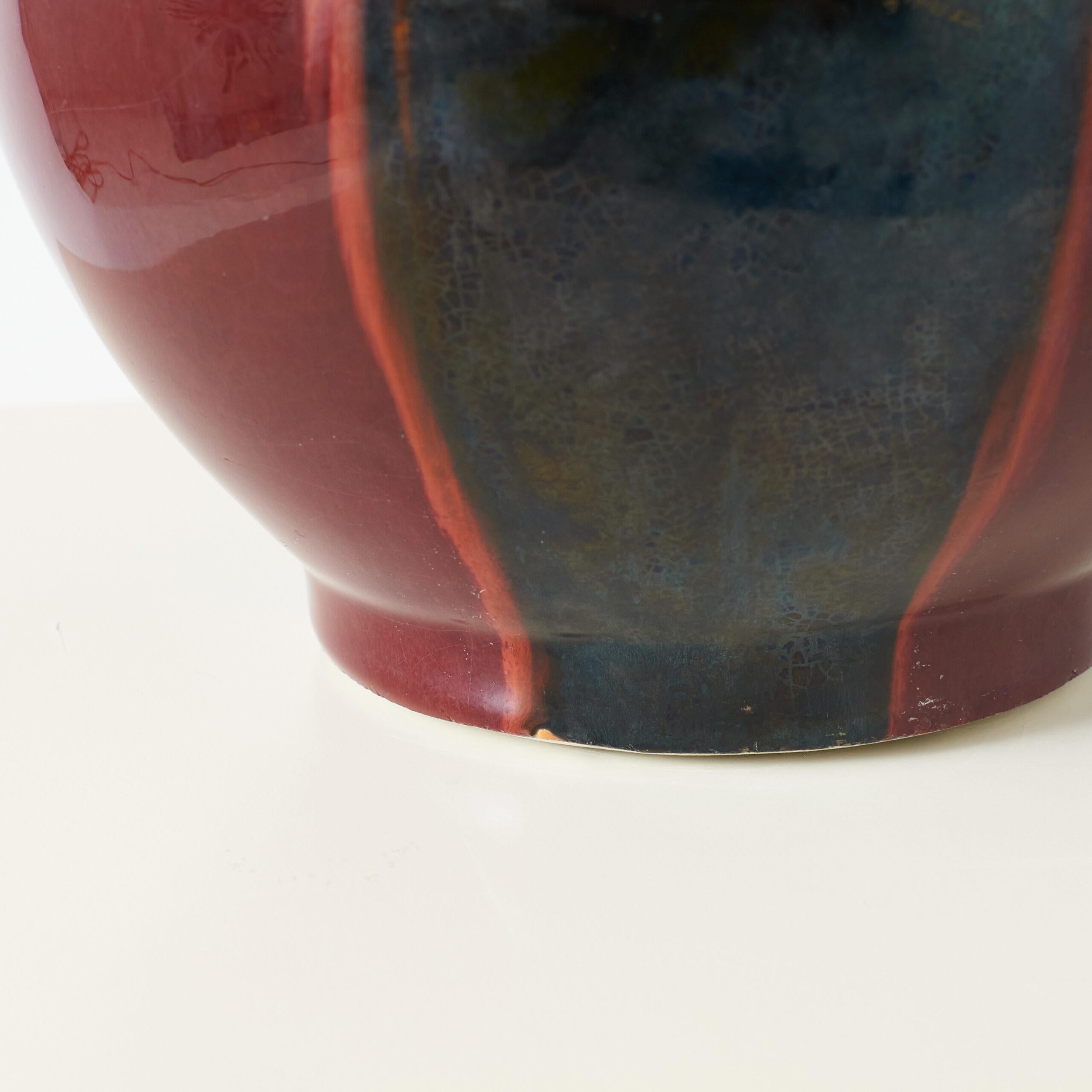 Dekorative rot-schwarze Porzellanvase im Zustand „Gut“ im Angebot in San Francisco, CA