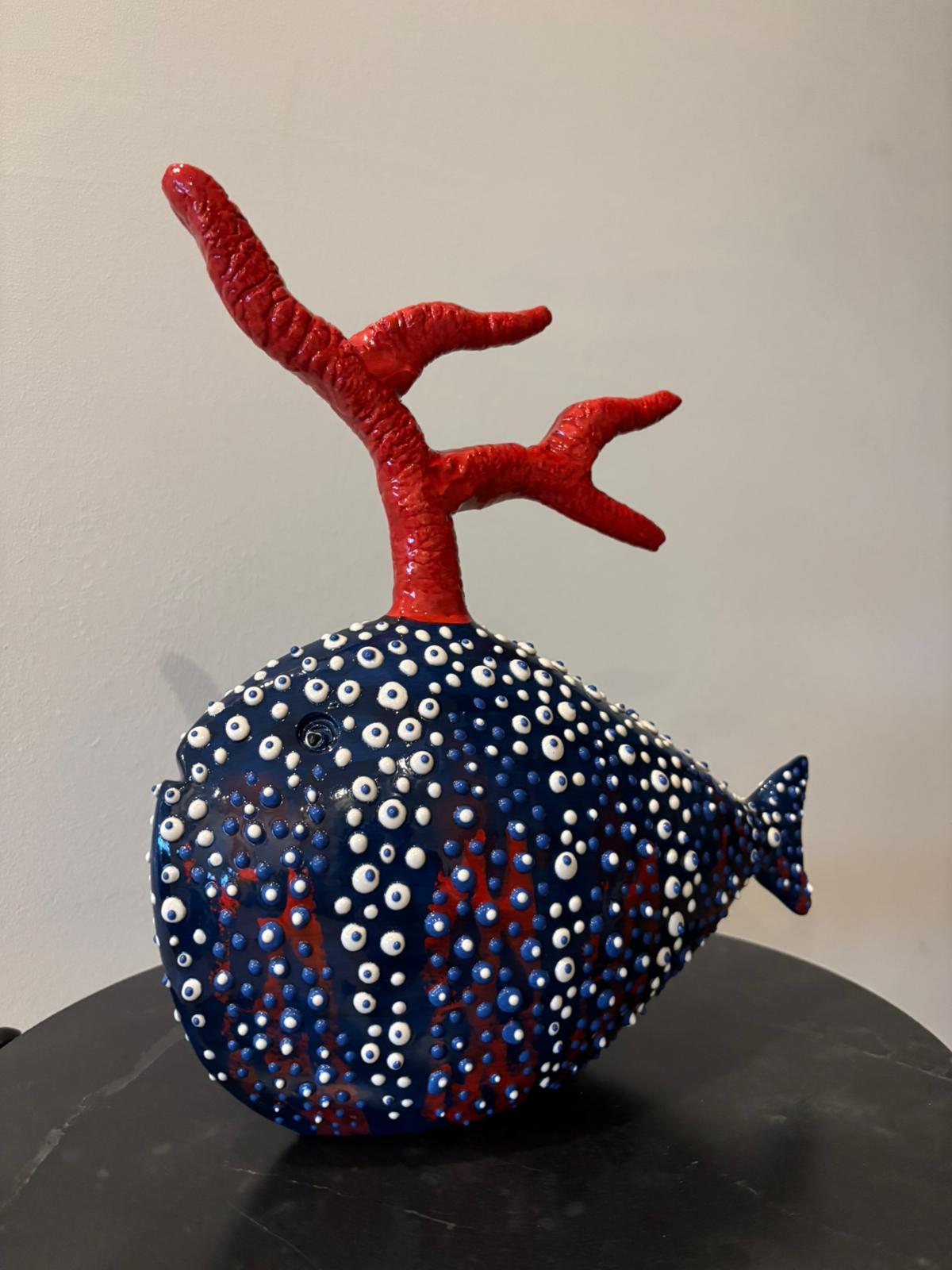 Pièce décorative en céramique représentant un poisson. Fabriqué à la main en Italie. Sur mesure. 2025 en vente 5