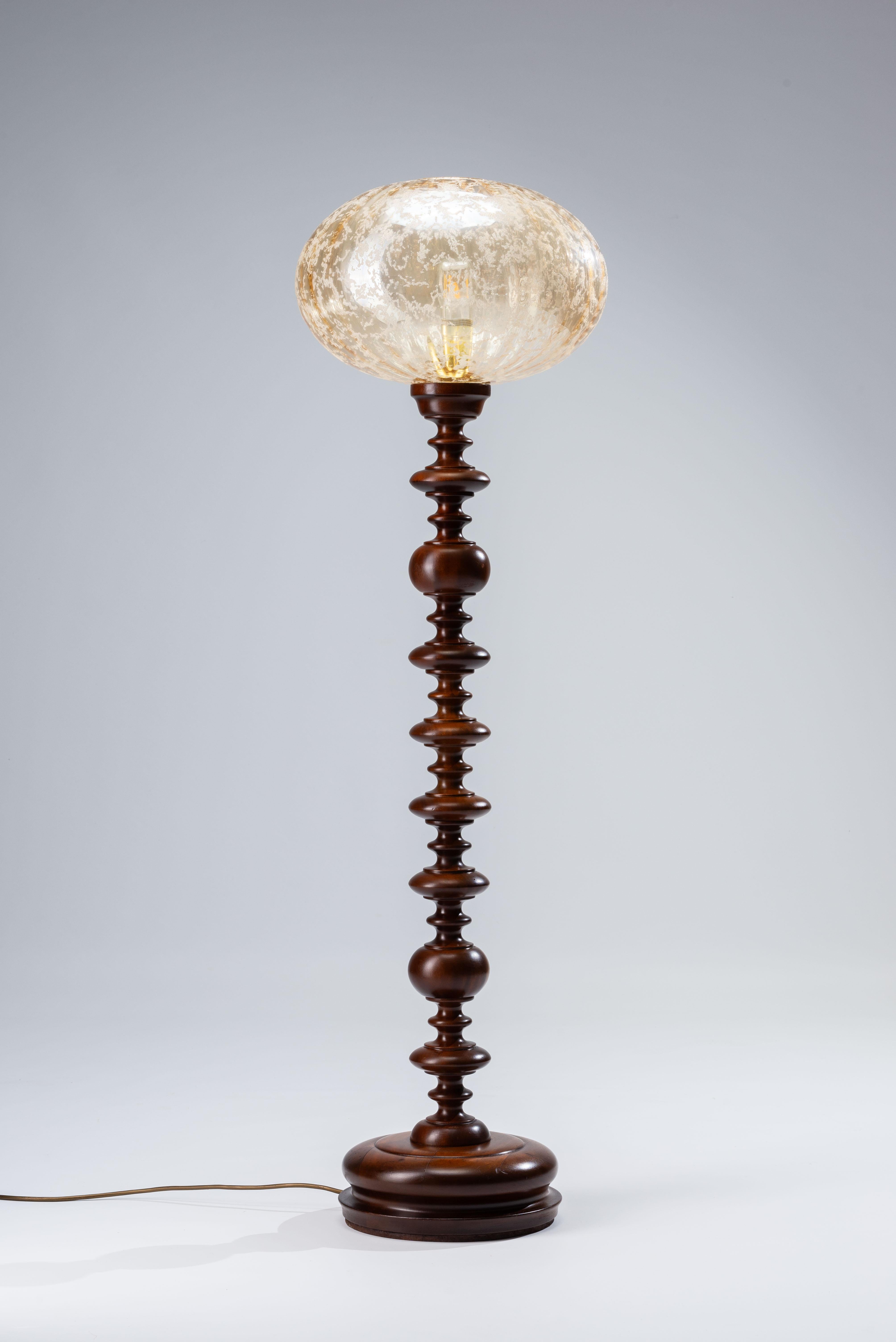 Danese Lampada da terra decorativa a coste in vetro satinato Metà secolo Danimarca 1960 in vendita