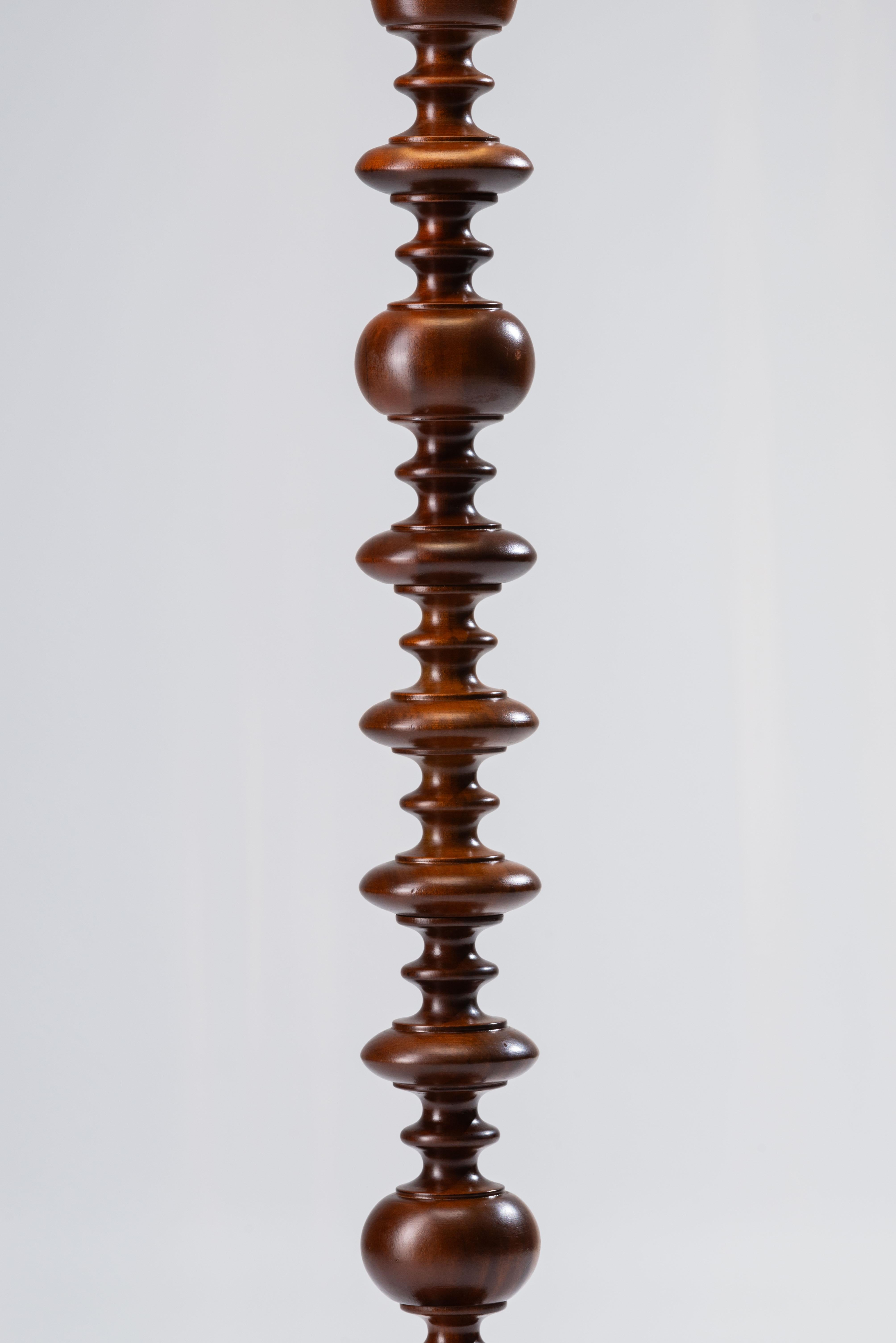 Metà XX secolo Lampada da terra decorativa a coste in vetro satinato Metà secolo Danimarca 1960 in vendita