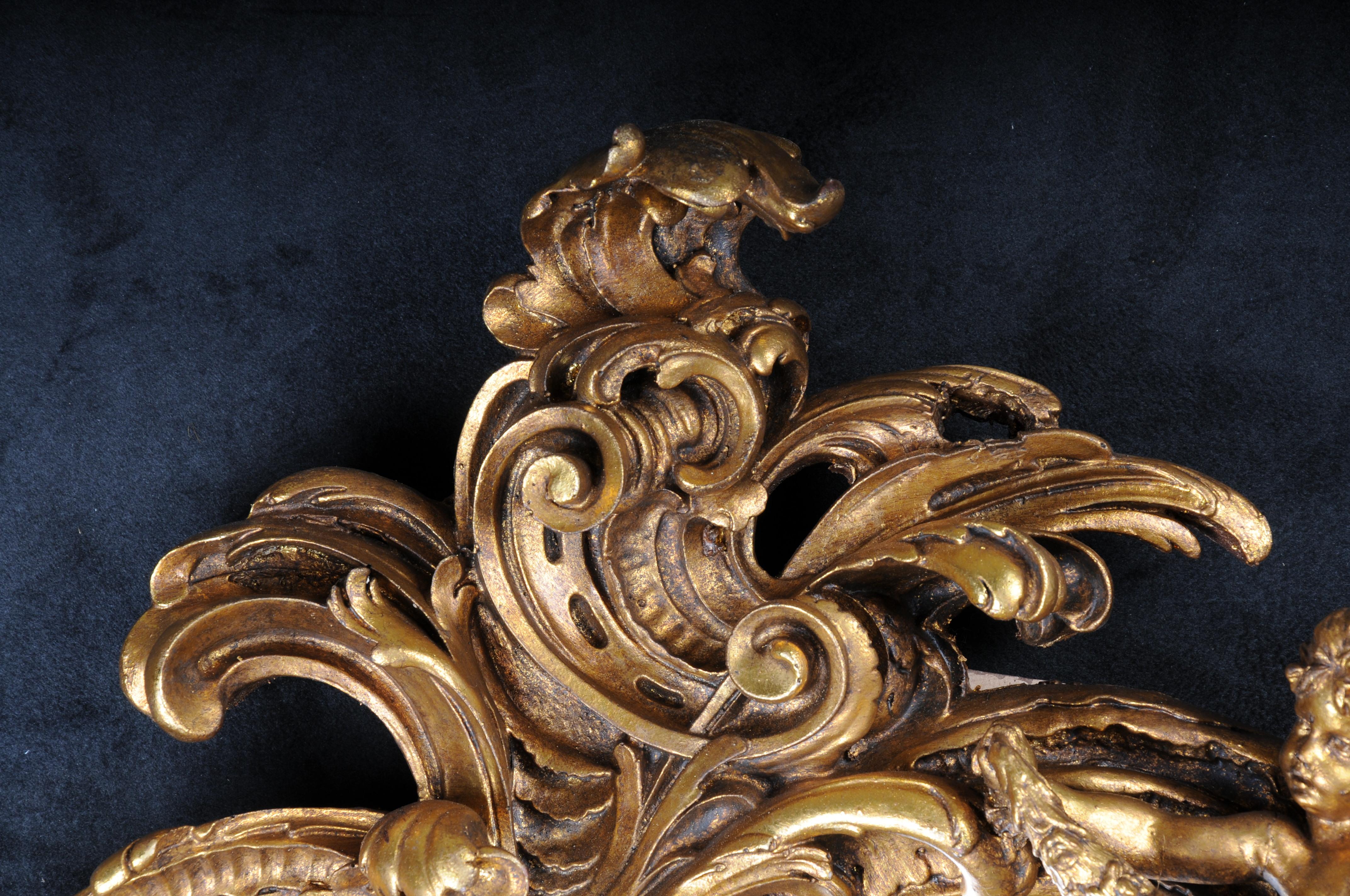 Miroir mural décoratif rocococo/baroque avec putto, doré en vente 1