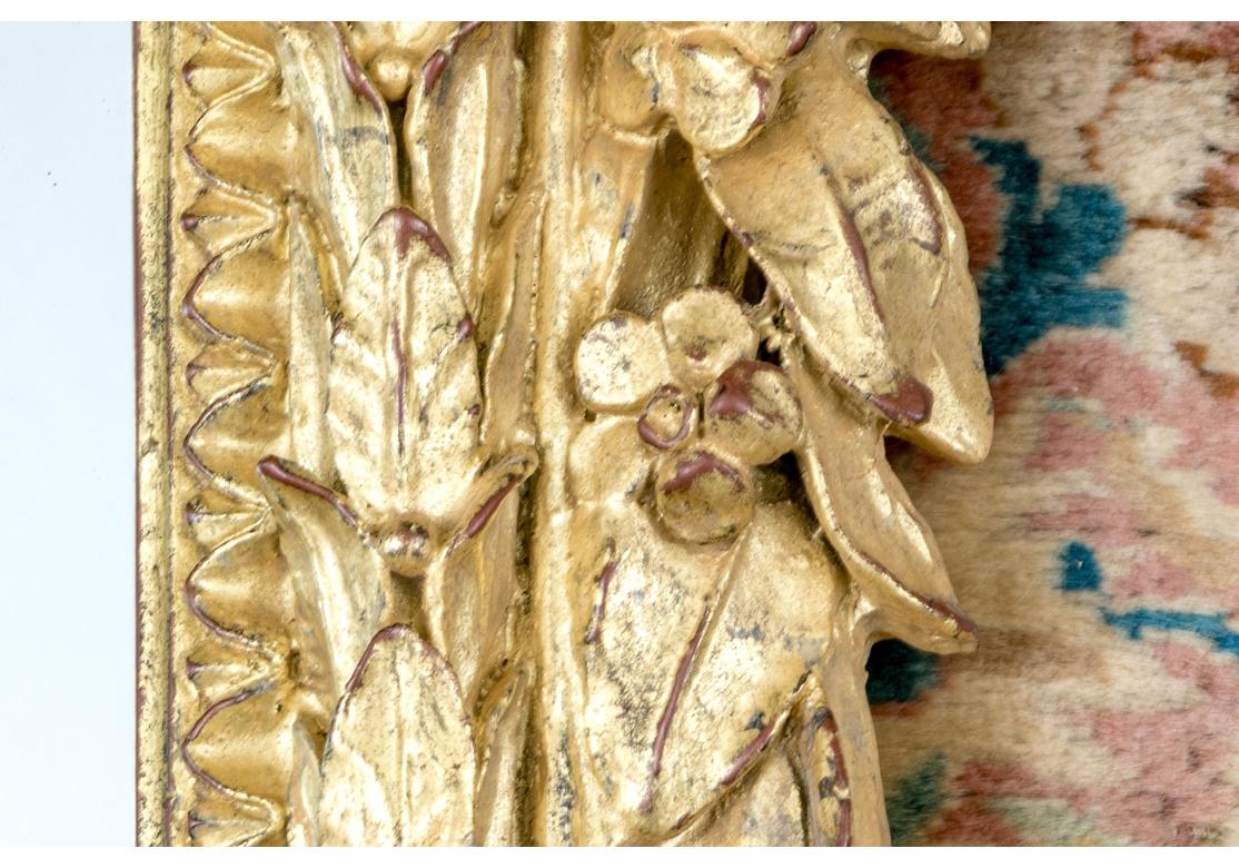 Biseauté Miroir décoratif de style rococo dans un cadre orné de dorures en vente
