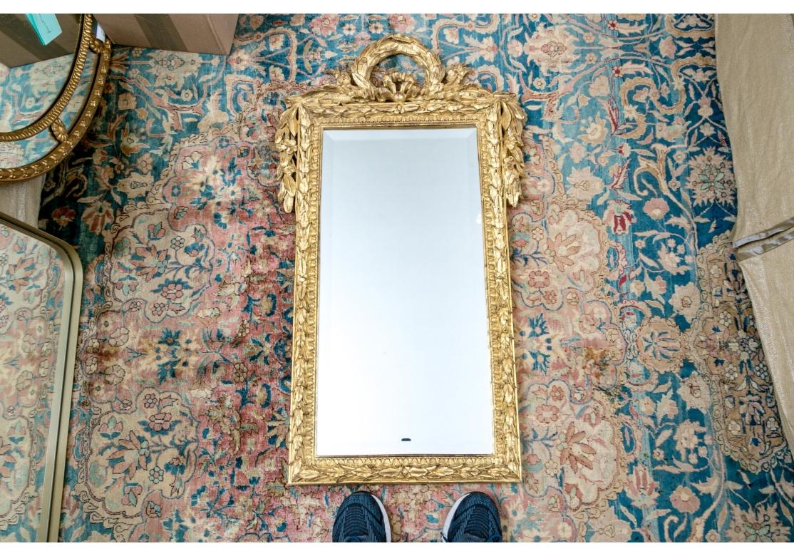Miroir décoratif de style rococo dans un cadre orné de dorures État moyen - En vente à Bridgeport, CT