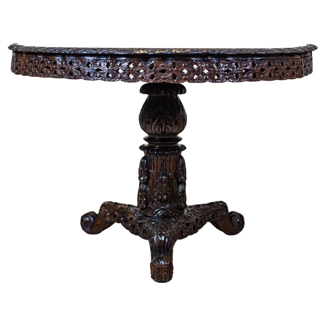 Decorative Rosewood Table from the Turn of the 19th and 20th Centuries

We present you a rosewood oval table with a top finished with openwork carved patterns. The whole table is supported on a pedestal with three feet.

Presented piece of furniture
