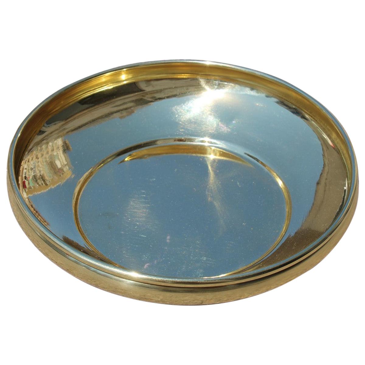 Decorative round brass gold bowl midcentury Italian design.