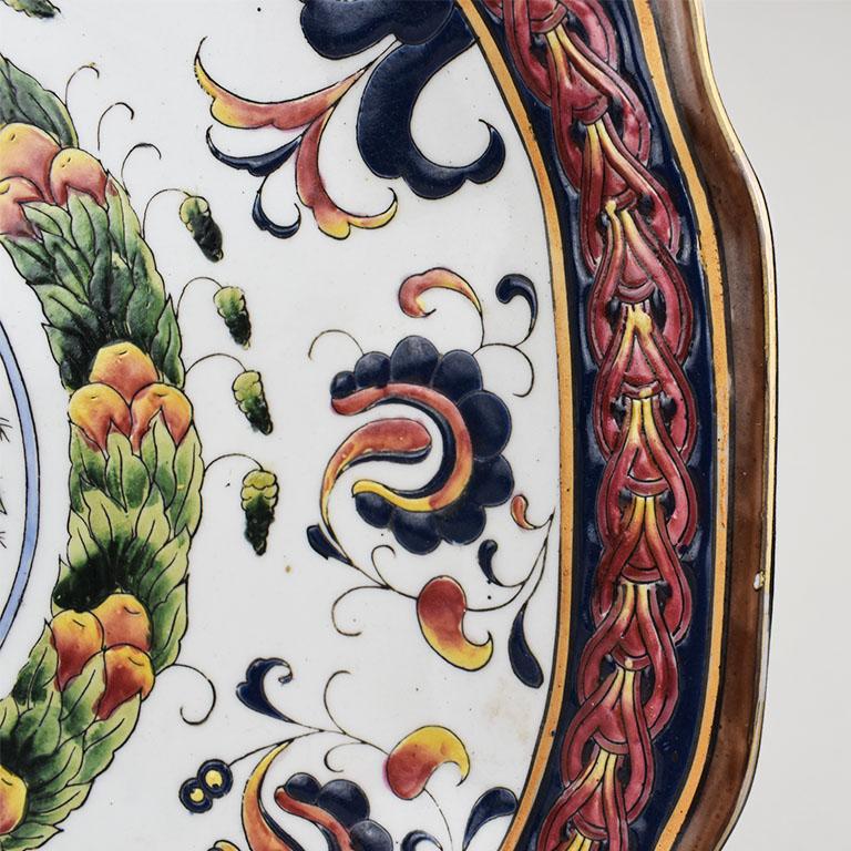 Dekorative runde Keramikteller im traditionellen portugiesischen Stil im Zustand „Gut“ im Angebot in Oklahoma City, OK