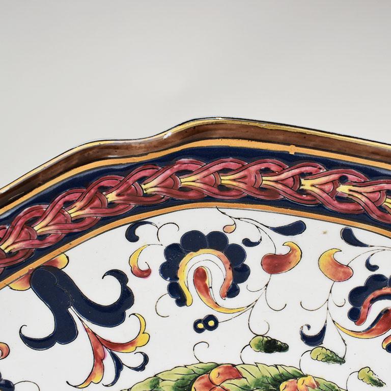 Dekorative runde Keramikteller im traditionellen portugiesischen Stil (20. Jahrhundert) im Angebot