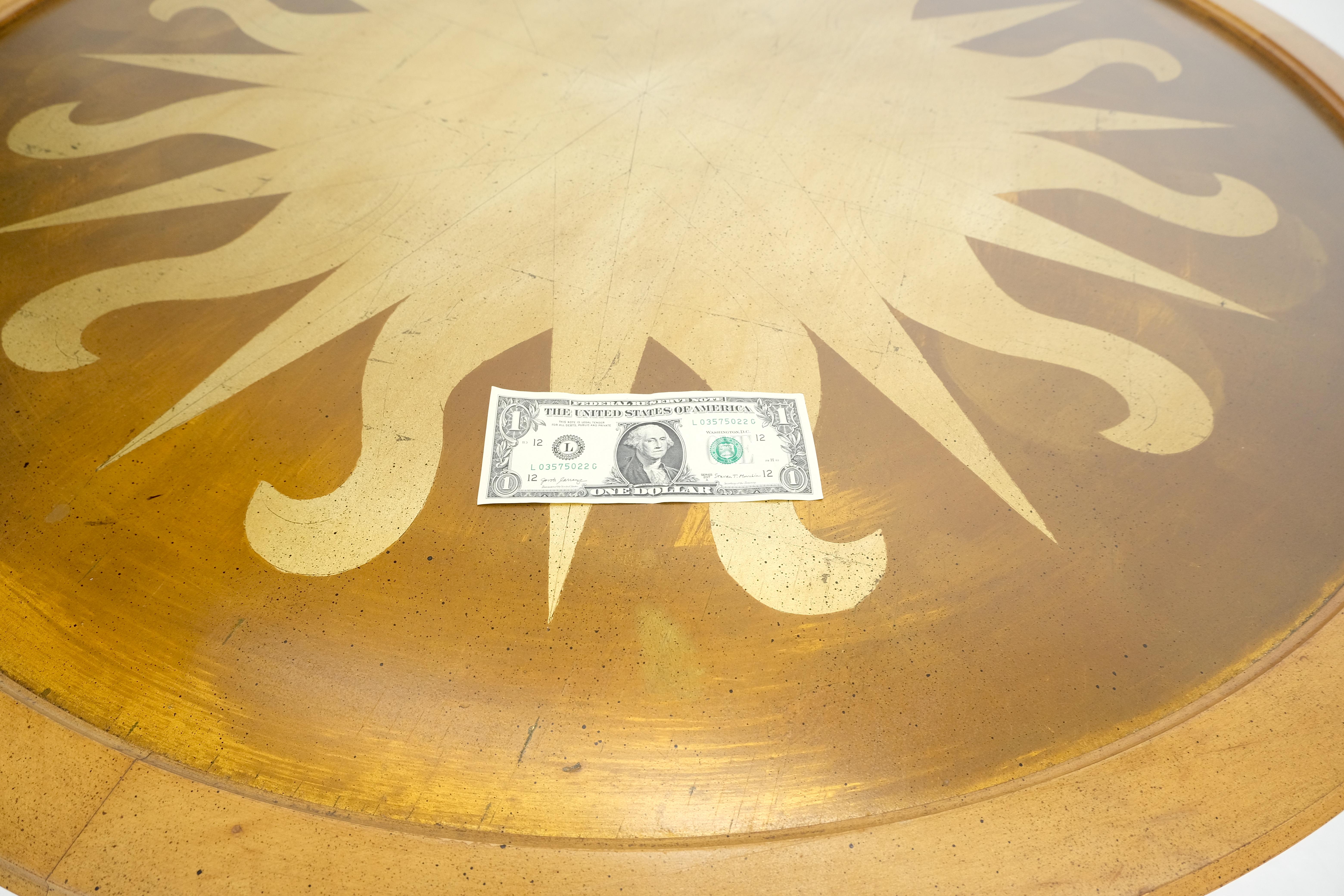 Feuille d'or Table à café décorative ronde en faux bambou avec feuille d'or et thème de l'éclat de soleil MINT en vente