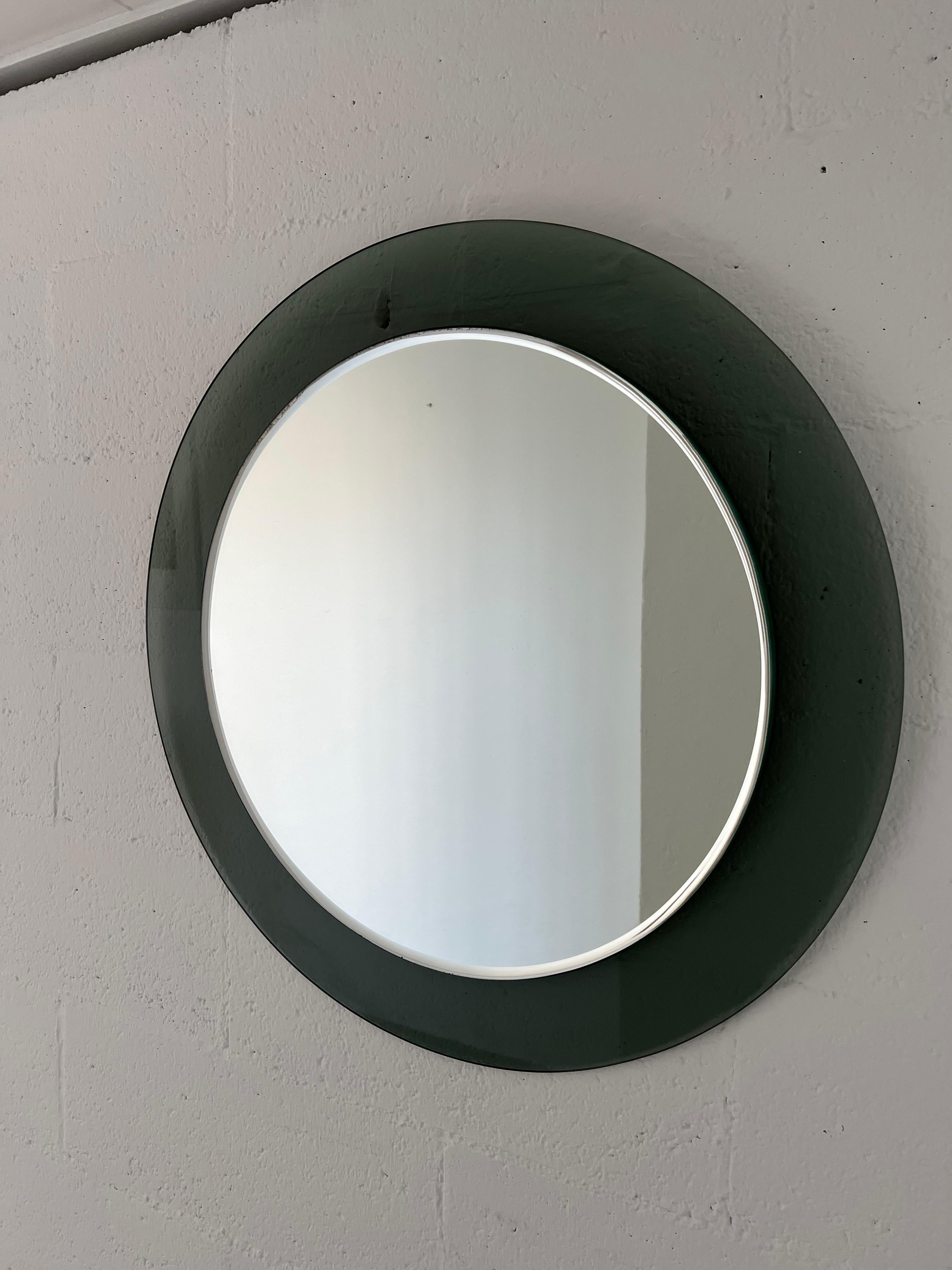 Decorative round wall mirror in smoked glass, Space Age Italian collectible In Good Condition For Sale In Milano, IT