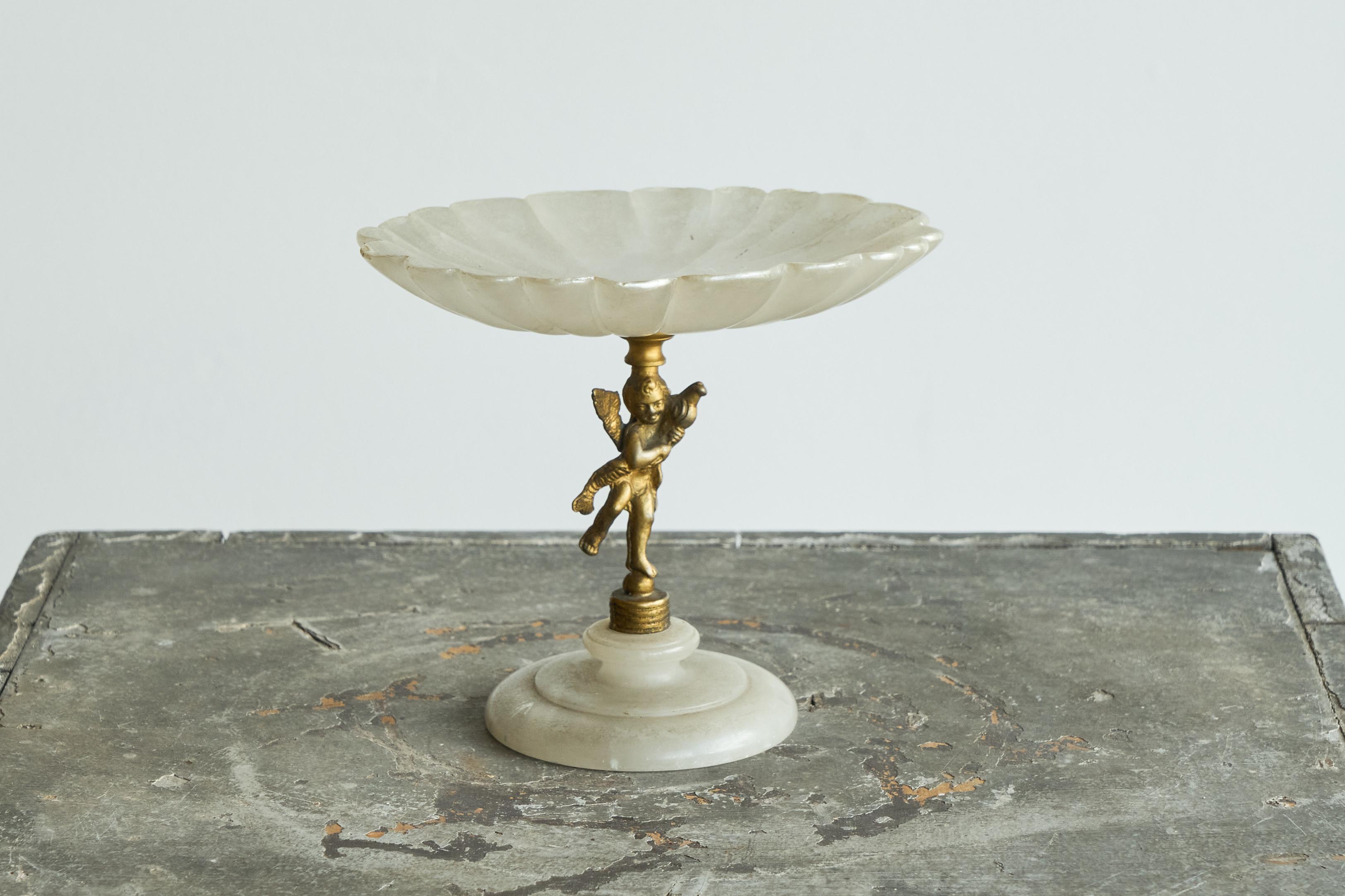 Decorative Scalloped Pedestal Bowl in Soapstone and Brass Early 20th Century In Good Condition For Sale In Meer, VAN