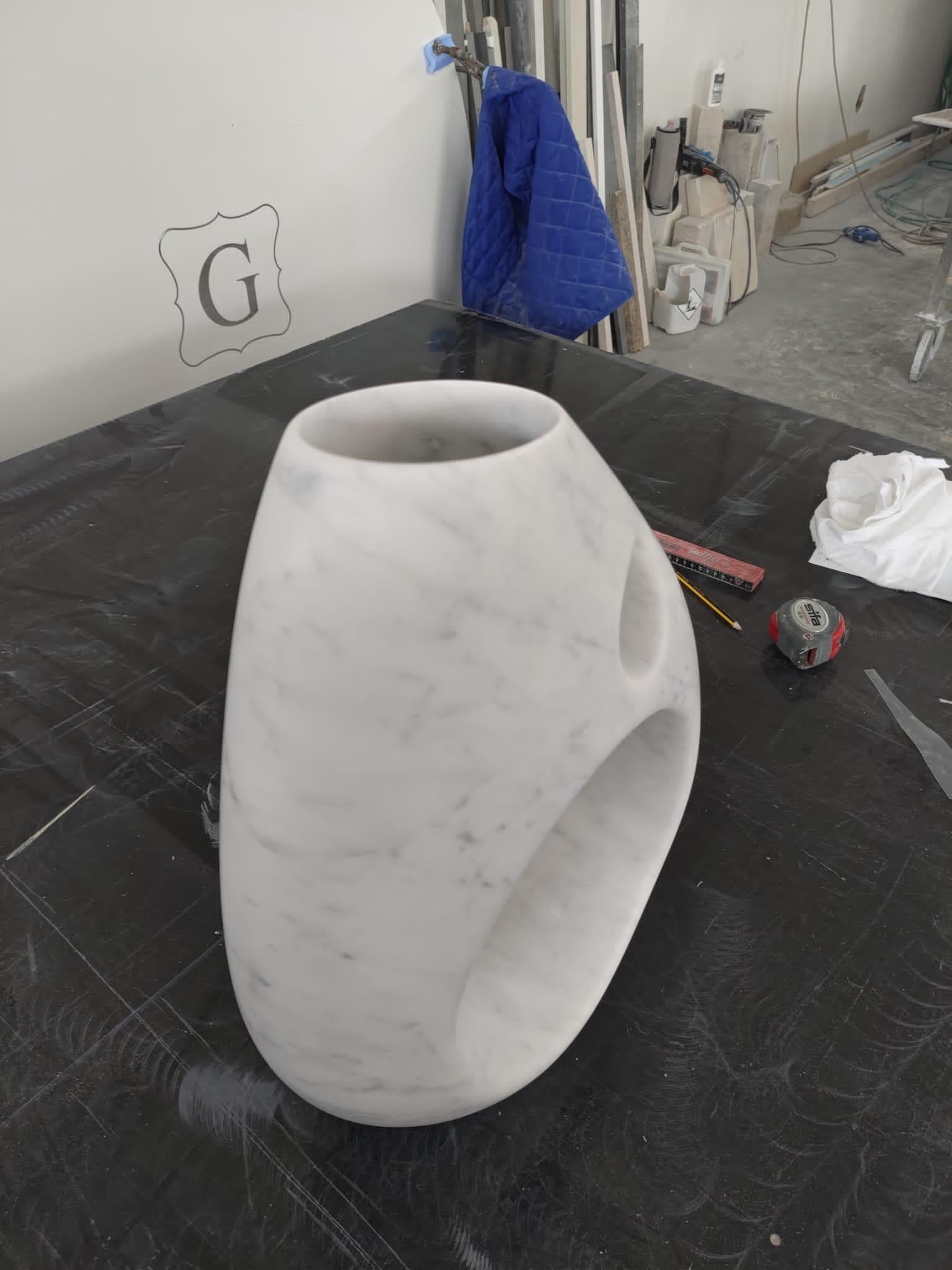Decorative Scultptural Vase Hand Carved Solid White Carrara Marble Velvet Finish In New Condition For Sale In Ancona, Marche