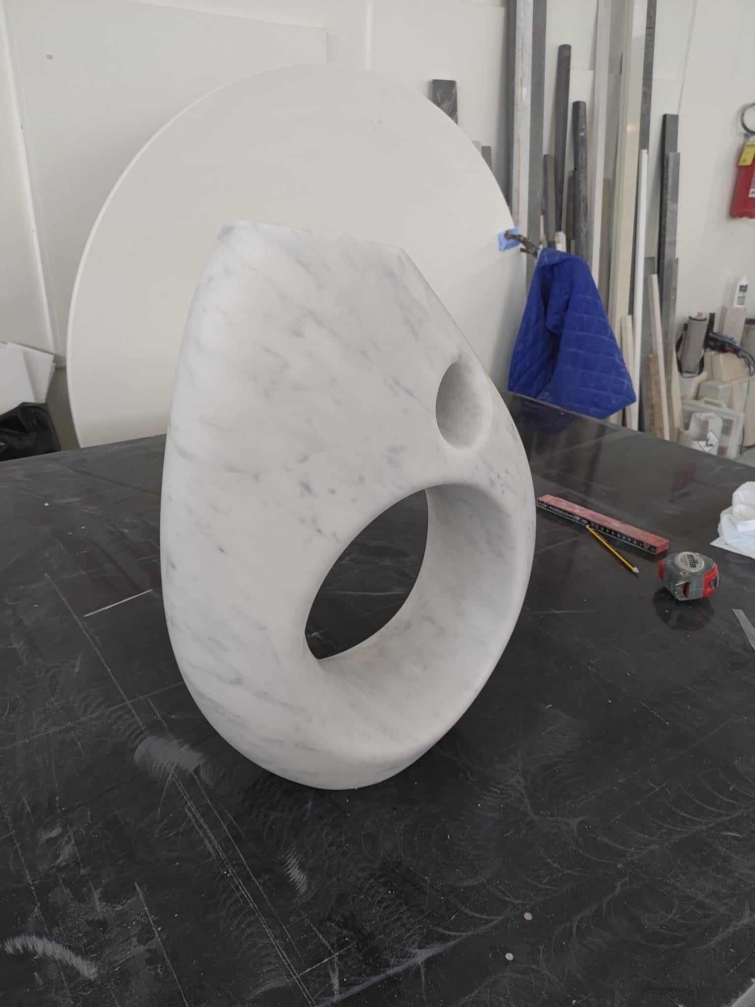 Decorative Scultptural Vase Hand Carved Solid White Carrara Marble Velvet Finish For Sale 1