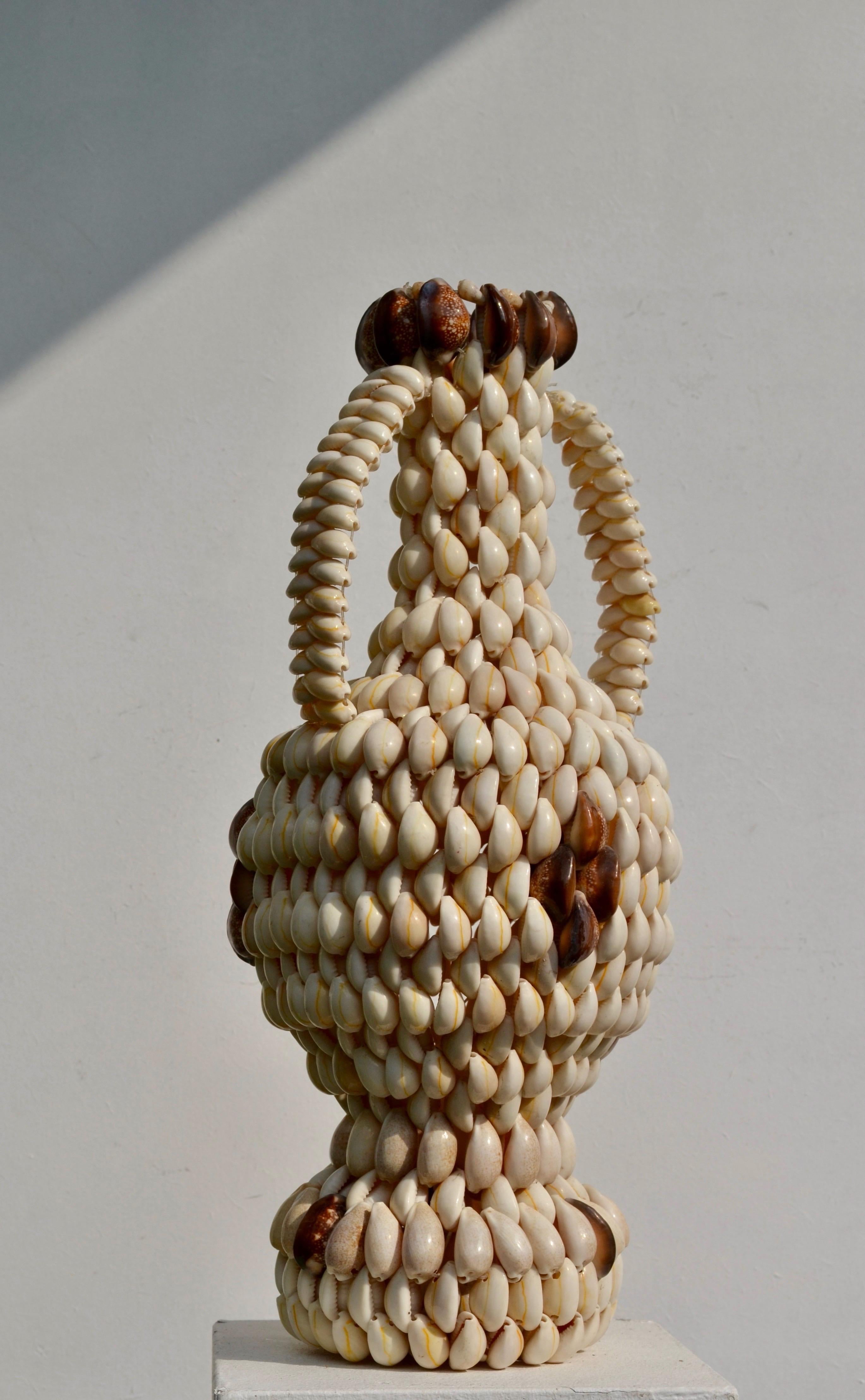 Dekorative Muschelvase - Frankreich, 1970er Jahre (Ende des 20. Jahrhunderts) im Angebot