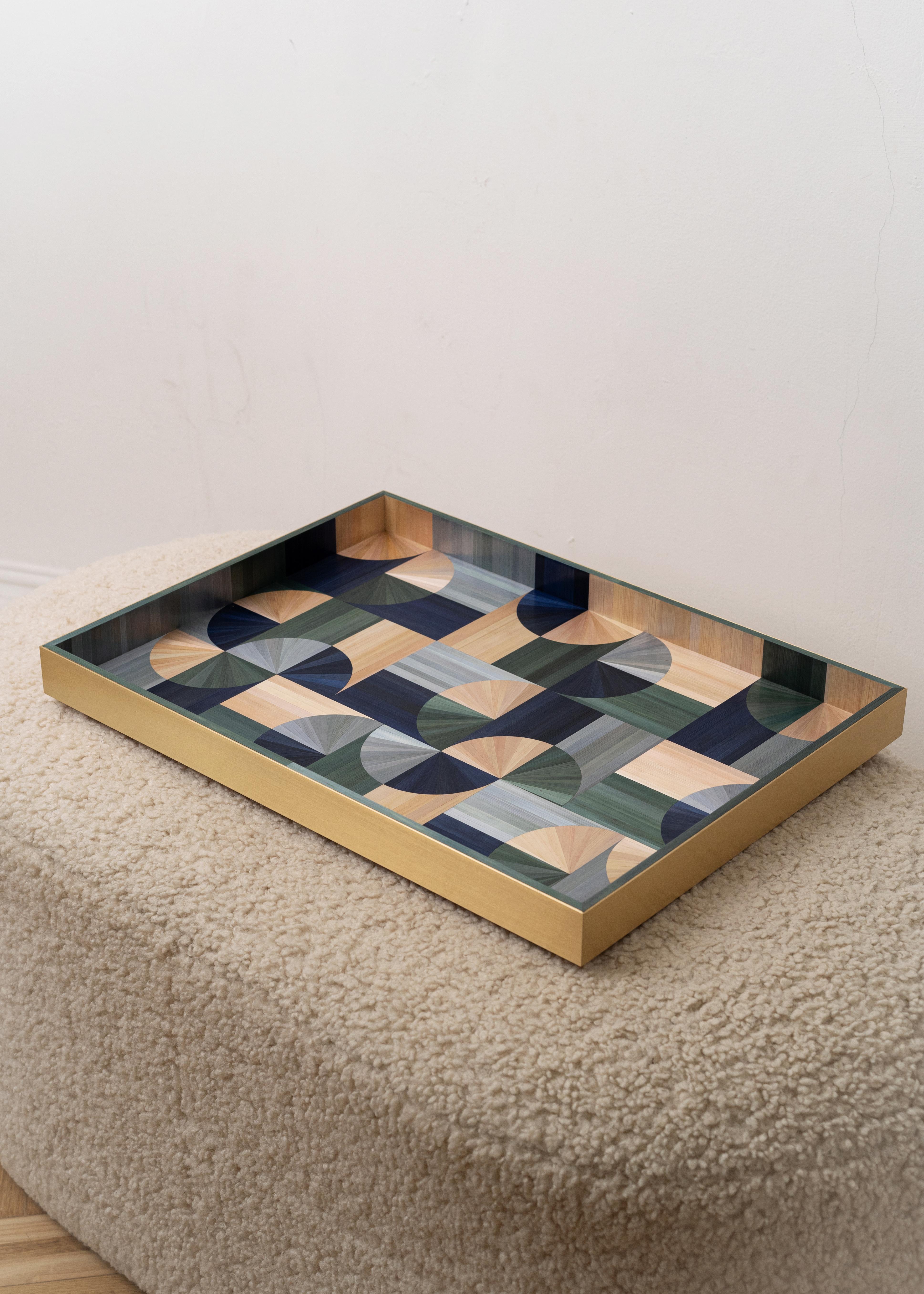 Bandeja decorativa para servir 60s con incrustaciones de marquetería de paja verde azul hecha a mano en Nuevo estado para la venta en Warsaw, PL