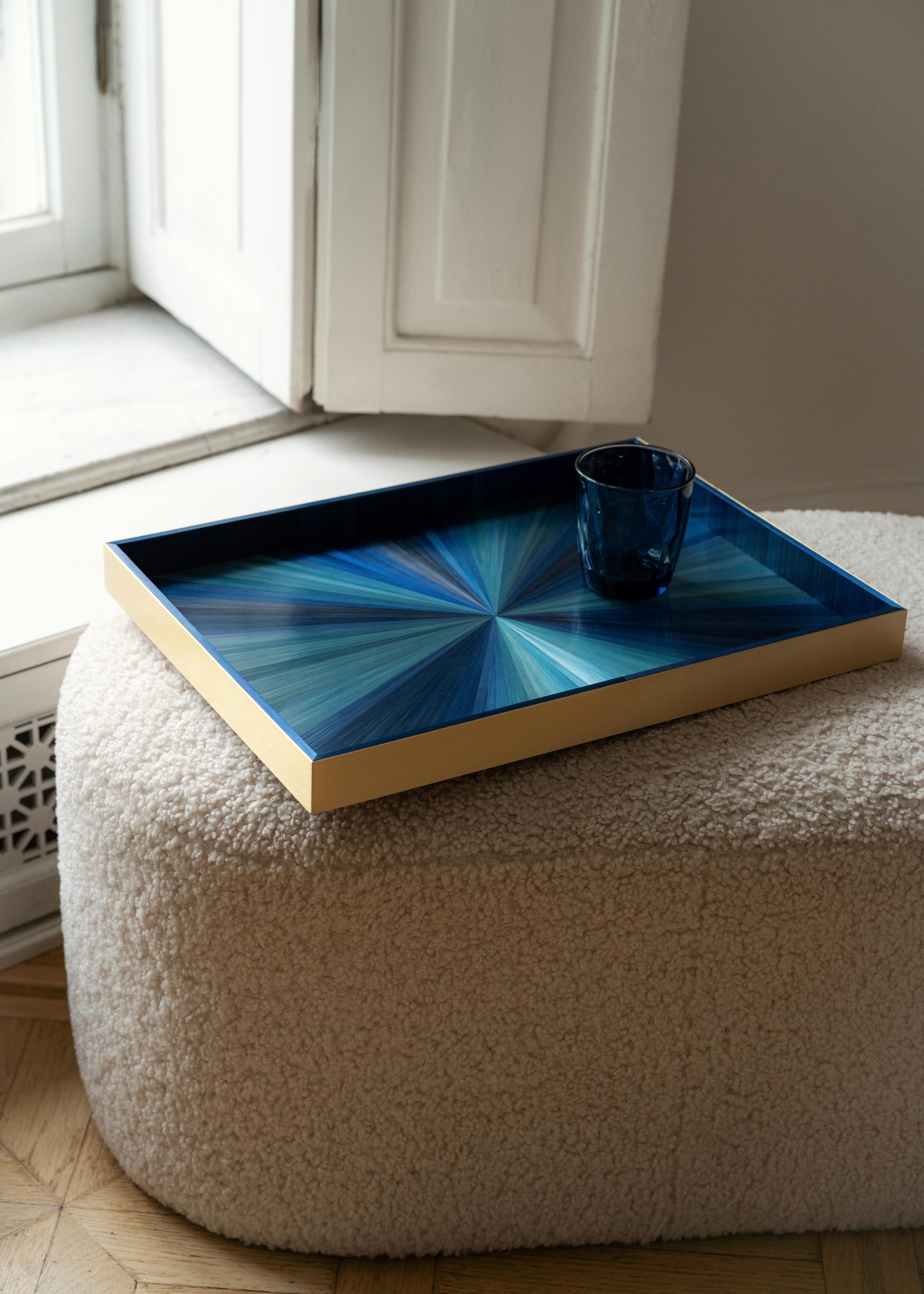 Bandeja Decorativa para Servir con Marquetería de Paja Azul Incrustación de Rayas de Sol Hecha a Mano Latón en venta