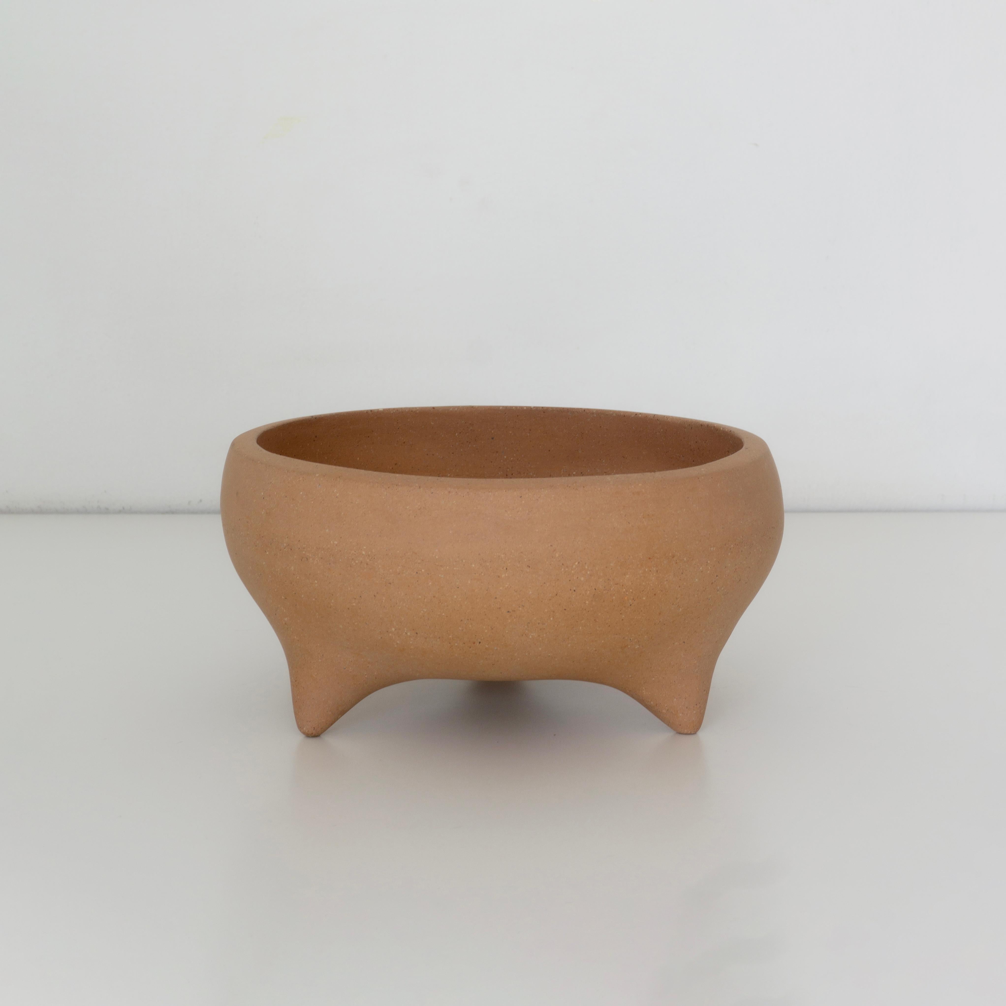 The Constantinos are a decorative set of three clay bowls handcrafted entirely by skilled Mexican artisans. Their distinctive design, with three protruding feet supporting each bowl, makes this set a unique decorative element that can be placed on